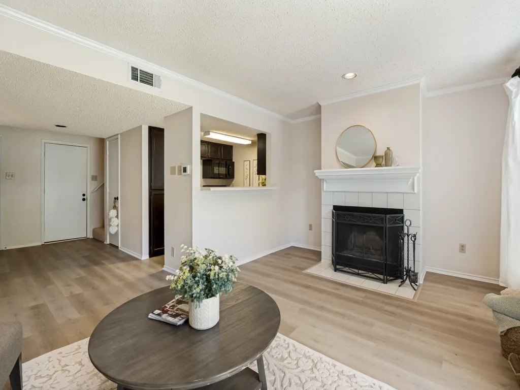 Townhouse For Sale in Collin County , 8400 Hickory Street 1702, Frisco, Texas 75034, 1 Bedroom, 2 Bathroom, 1 Garage spaces, 884 Sqft, built in 1987, mls#21361658, Real Estate Agent in Frisco, Homes For Sale in Collin county, Homes For Sale in Frisco, Realtor in Frisco Texas, Real Estate Brokerage Independent Realty Texas, Luminita Cordes Realtor