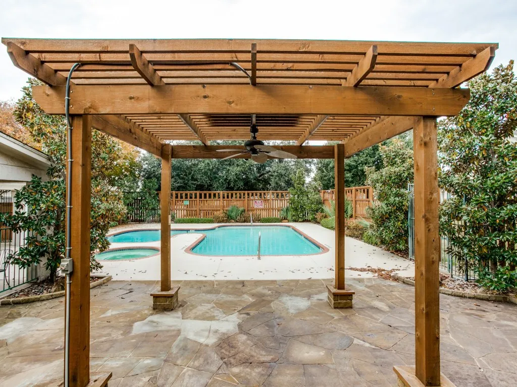 Townhouse For Sale in Collin County , 8400 Hickory Street 1702, Frisco, Texas 75034, 1 Bedroom, 2 Bathroom, 1 Garage spaces, 884 Sqft, built in 1987, mls#21361658, Real Estate Agent in Frisco, Homes For Sale in Collin county, Homes For Sale in Frisco, Realtor in Frisco Texas, Real Estate Brokerage Independent Realty Texas, Luminita Cordes Realtor