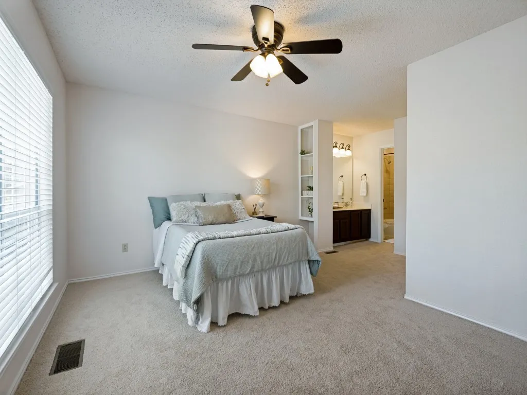 Townhouse For Sale in Collin County , 8400 Hickory Street 1702, Frisco, Texas 75034, 1 Bedroom, 2 Bathroom, 1 Garage spaces, 884 Sqft, built in 1987, mls#21361658, Real Estate Agent in Frisco, Homes For Sale in Collin county, Homes For Sale in Frisco, Realtor in Frisco Texas, Real Estate Brokerage Independent Realty Texas, Luminita Cordes Realtor
