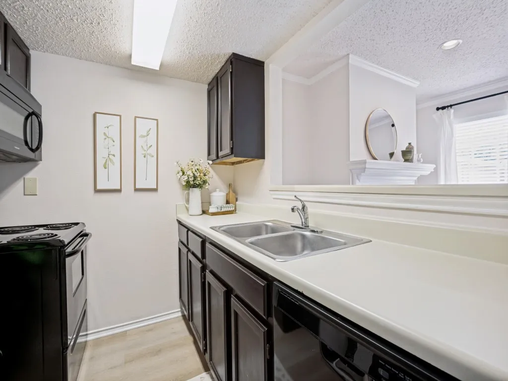 Townhouse For Sale in Collin County , 8400 Hickory Street 1702, Frisco, Texas 75034, 1 Bedroom, 2 Bathroom, 1 Garage spaces, 884 Sqft, built in 1987, mls#21361658, Real Estate Agent in Frisco, Homes For Sale in Collin county, Homes For Sale in Frisco, Realtor in Frisco Texas, Real Estate Brokerage Independent Realty Texas, Luminita Cordes Realtor