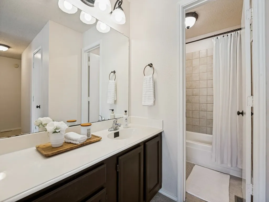 Townhouse For Sale in Collin County , 8400 Hickory Street 1702, Frisco, Texas 75034, 1 Bedroom, 2 Bathroom, 1 Garage spaces, 884 Sqft, built in 1987, mls#21361658, Real Estate Agent in Frisco, Homes For Sale in Collin county, Homes For Sale in Frisco, Realtor in Frisco Texas, Real Estate Brokerage Independent Realty Texas, Luminita Cordes Realtor