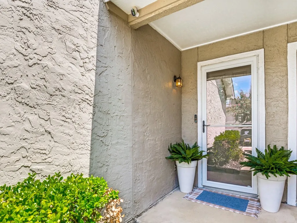 Townhouse For Sale in Collin County , 8400 Hickory Street 1702, Frisco, Texas 75034, 1 Bedroom, 2 Bathroom, 1 Garage spaces, 884 Sqft, built in 1987, mls#21361658, Real Estate Agent in Frisco, Homes For Sale in Collin county, Homes For Sale in Frisco, Realtor in Frisco Texas, Real Estate Brokerage Independent Realty Texas, Luminita Cordes Realtor