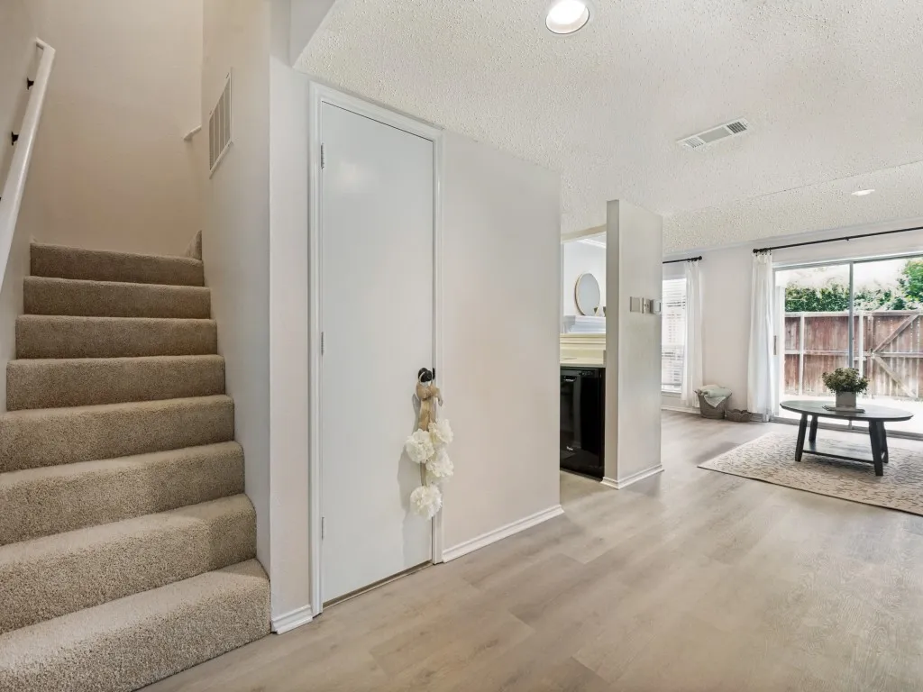 Townhouse For Sale in Collin County , 8400 Hickory Street 1702, Frisco, Texas 75034, 1 Bedroom, 2 Bathroom, 1 Garage spaces, 884 Sqft, built in 1987, mls#21361658, Real Estate Agent in Frisco, Homes For Sale in Collin county, Homes For Sale in Frisco, Realtor in Frisco Texas, Real Estate Brokerage Independent Realty Texas, Luminita Cordes Realtor