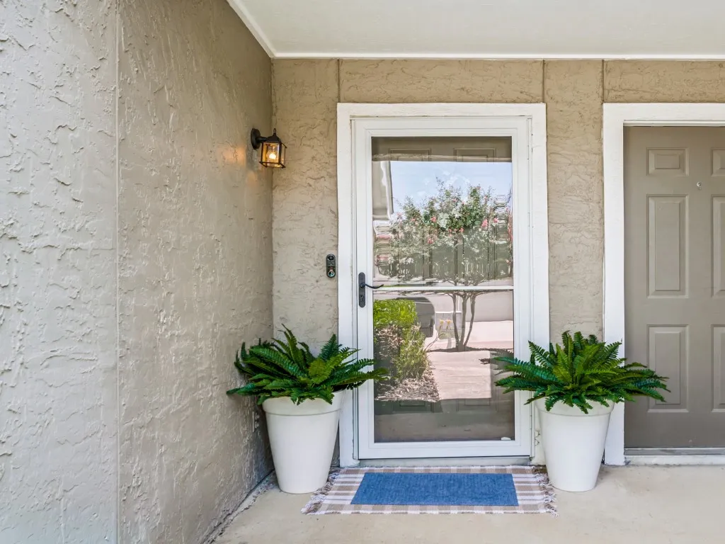 Townhouse For Sale in Collin County , 8400 Hickory Street 1702, Frisco, Texas 75034, 1 Bedroom, 2 Bathroom, 1 Garage spaces, 884 Sqft, built in 1987, mls#21361658, Real Estate Agent in Frisco, Homes For Sale in Collin county, Homes For Sale in Frisco, Realtor in Frisco Texas, Real Estate Brokerage Independent Realty Texas, Luminita Cordes Realtor