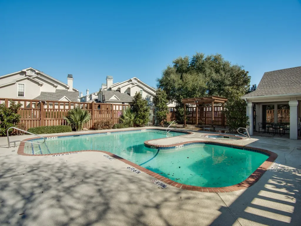 Townhouse For Sale in Collin County , 8400 Hickory Street 1702, Frisco, Texas 75034, 1 Bedroom, 2 Bathroom, 1 Garage spaces, 884 Sqft, built in 1987, mls#21361658, Real Estate Agent in Frisco, Homes For Sale in Collin county, Homes For Sale in Frisco, Realtor in Frisco Texas, Real Estate Brokerage Independent Realty Texas, Luminita Cordes Realtor