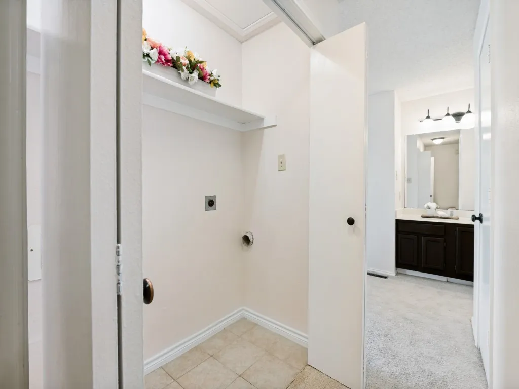 Townhouse For Sale in Collin County , 8400 Hickory Street 1702, Frisco, Texas 75034, 1 Bedroom, 2 Bathroom, 1 Garage spaces, 884 Sqft, built in 1987, mls#21361658, Real Estate Agent in Frisco, Homes For Sale in Collin county, Homes For Sale in Frisco, Realtor in Frisco Texas, Real Estate Brokerage Independent Realty Texas, Luminita Cordes Realtor