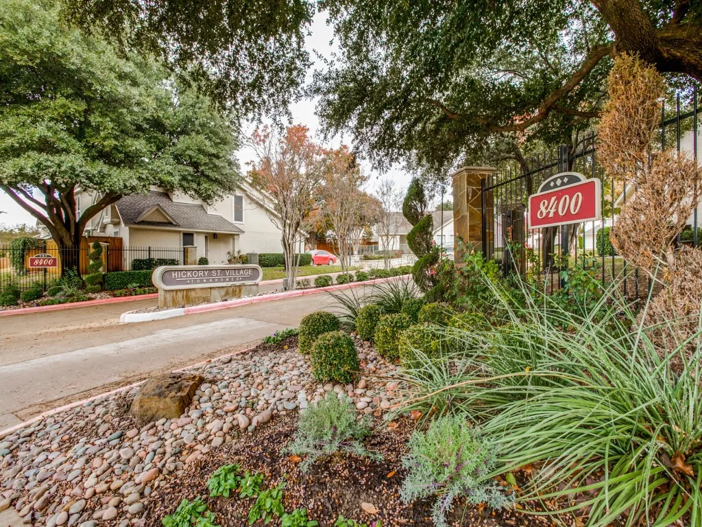Townhouse For Sale in Collin County , 8400 Hickory Street 1702, Frisco, Texas 75034, 1 Bedroom, 2 Bathroom, 1 Garage spaces, 884 Sqft, built in 1987, mls#21361658, Real Estate Agent in Frisco, Homes For Sale in Collin county, Homes For Sale in Frisco, Realtor in Frisco Texas, Real Estate Brokerage Independent Realty Texas, Luminita Cordes Realtor