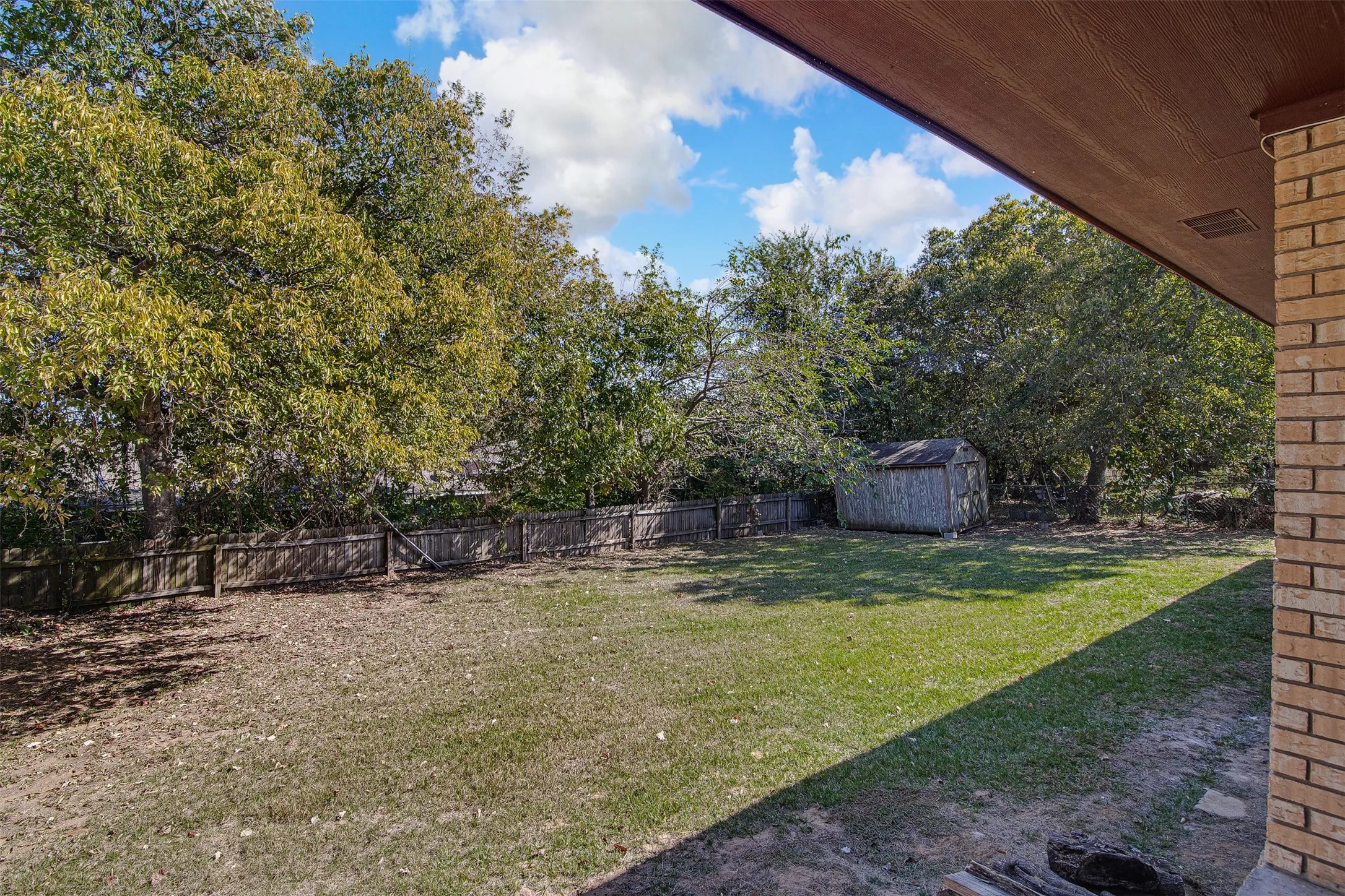 Single Family Residence For Rent in Johnson County , 107 Pine Street, Keene, Texas 76059, 3 Bedroom, 2 Bathroom, 1 Garage spaces, 1,407 Sqft, built in 1972, mls#21361817, Real Estate Agent in Keene, Homes For Rent in Johnson county, Homes For Rent in Keene, Realtor in Keene Texas, Real Estate Brokerage Independent Realty Texas, Luminita Cordes Realtor