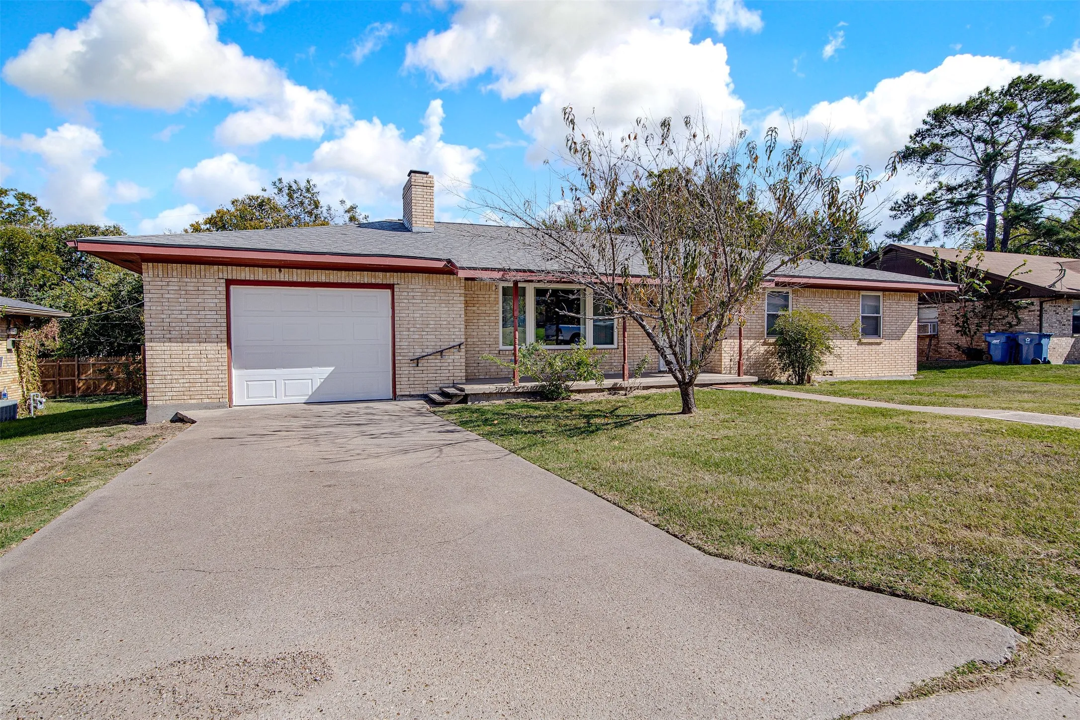 Single Family Residence For Rent in Johnson County , 107 Pine Street, Keene, Texas 76059, 3 Bedroom, 2 Bathroom, 1 Garage spaces, 1,407 Sqft, built in 1972, mls#21361817, Real Estate Agent in Keene, Homes For Rent in Johnson county, Homes For Rent in Keene, Realtor in Keene Texas, Real Estate Brokerage Independent Realty Texas, Luminita Cordes Realtor