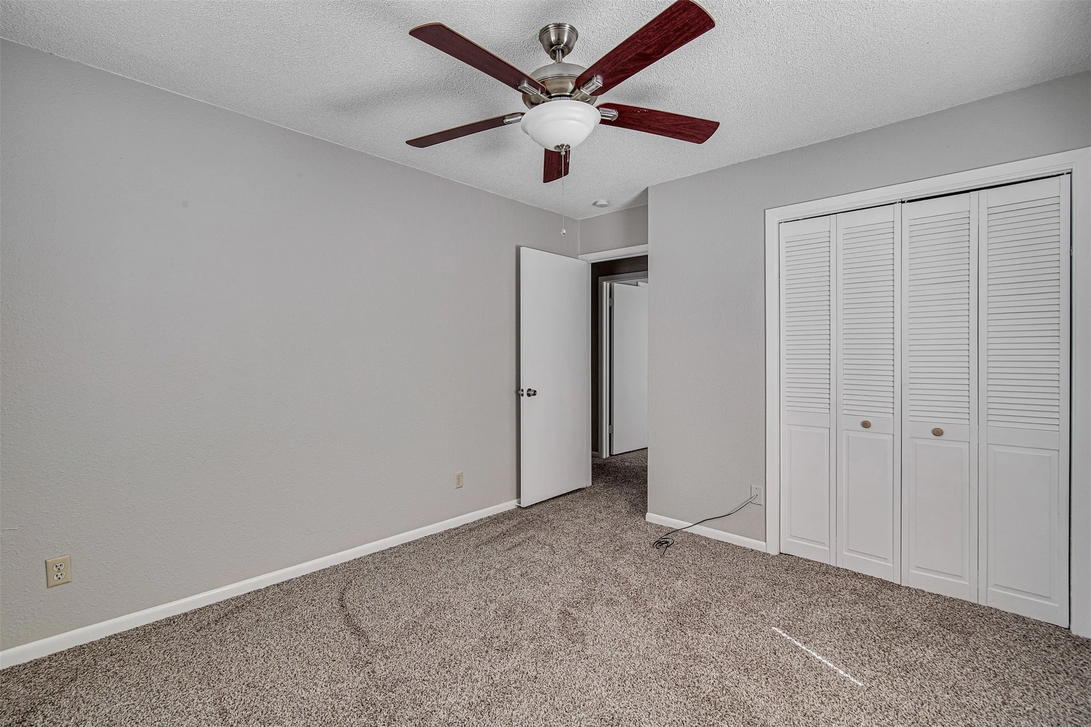 Single Family Residence For Rent in Johnson County , 107 Pine Street, Keene, Texas 76059, 3 Bedroom, 2 Bathroom, 1 Garage spaces, 1,407 Sqft, built in 1972, mls#21361817, Real Estate Agent in Keene, Homes For Rent in Johnson county, Homes For Rent in Keene, Realtor in Keene Texas, Real Estate Brokerage Independent Realty Texas, Luminita Cordes Realtor