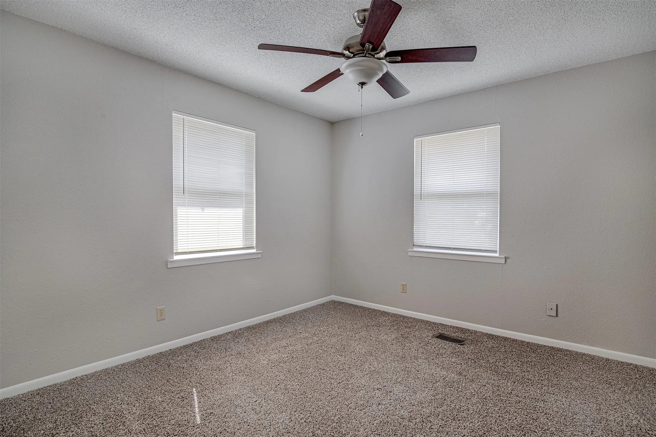 Single Family Residence For Rent in Johnson County , 107 Pine Street, Keene, Texas 76059, 3 Bedroom, 2 Bathroom, 1 Garage spaces, 1,407 Sqft, built in 1972, mls#21361817, Real Estate Agent in Keene, Homes For Rent in Johnson county, Homes For Rent in Keene, Realtor in Keene Texas, Real Estate Brokerage Independent Realty Texas, Luminita Cordes Realtor
