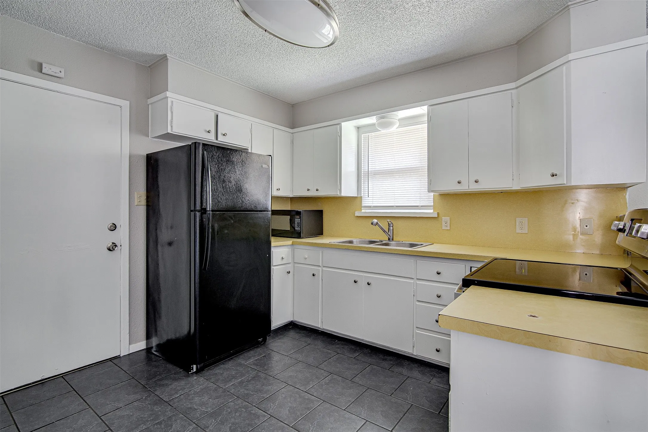 Single Family Residence For Rent in Johnson County , 107 Pine Street, Keene, Texas 76059, 3 Bedroom, 2 Bathroom, 1 Garage spaces, 1,407 Sqft, built in 1972, mls#21361817, Real Estate Agent in Keene, Homes For Rent in Johnson county, Homes For Rent in Keene, Realtor in Keene Texas, Real Estate Brokerage Independent Realty Texas, Luminita Cordes Realtor
