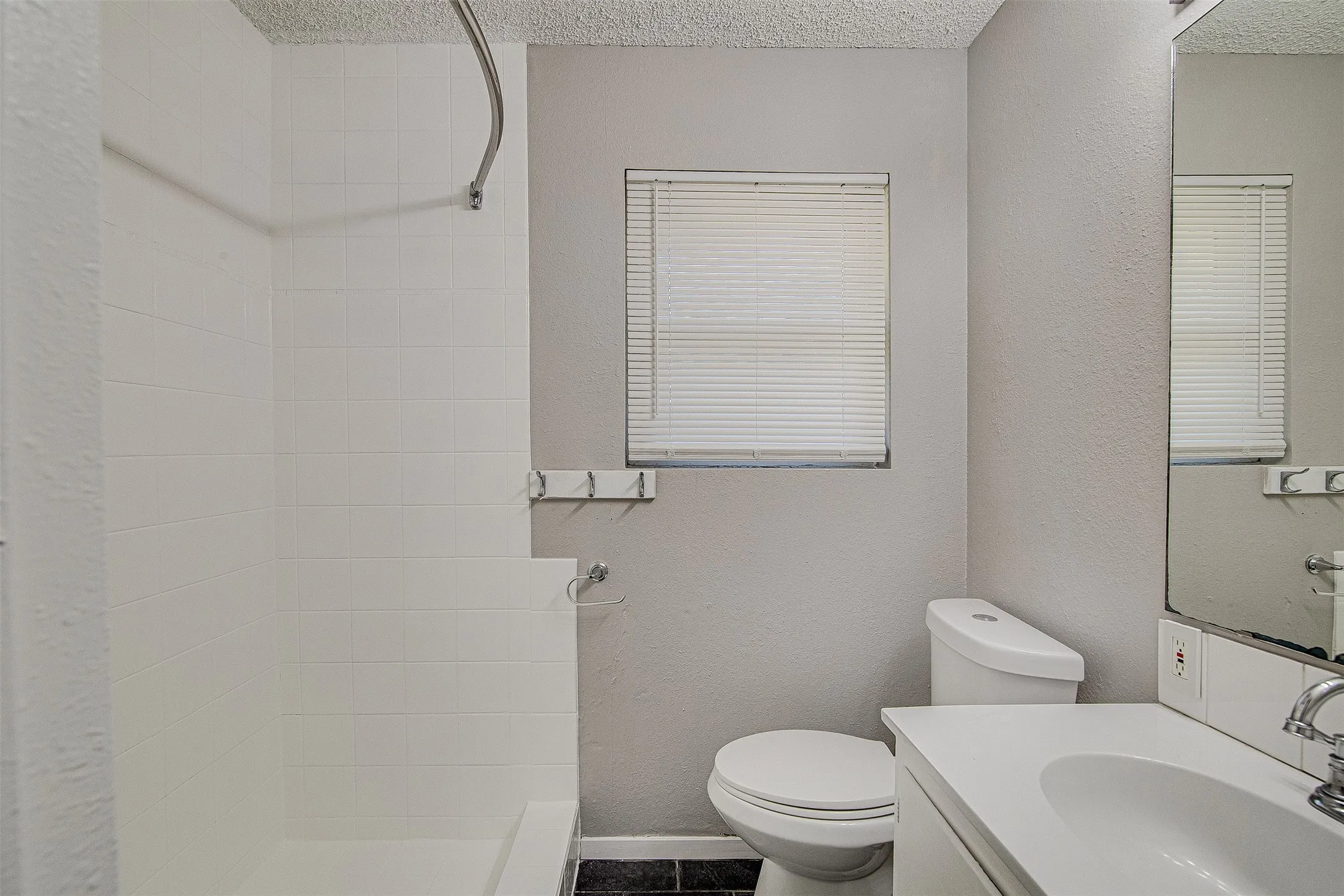 Single Family Residence For Rent in Johnson County , 107 Pine Street, Keene, Texas 76059, 3 Bedroom, 2 Bathroom, 1 Garage spaces, 1,407 Sqft, built in 1972, mls#21361817, Real Estate Agent in Keene, Homes For Rent in Johnson county, Homes For Rent in Keene, Realtor in Keene Texas, Real Estate Brokerage Independent Realty Texas, Luminita Cordes Realtor