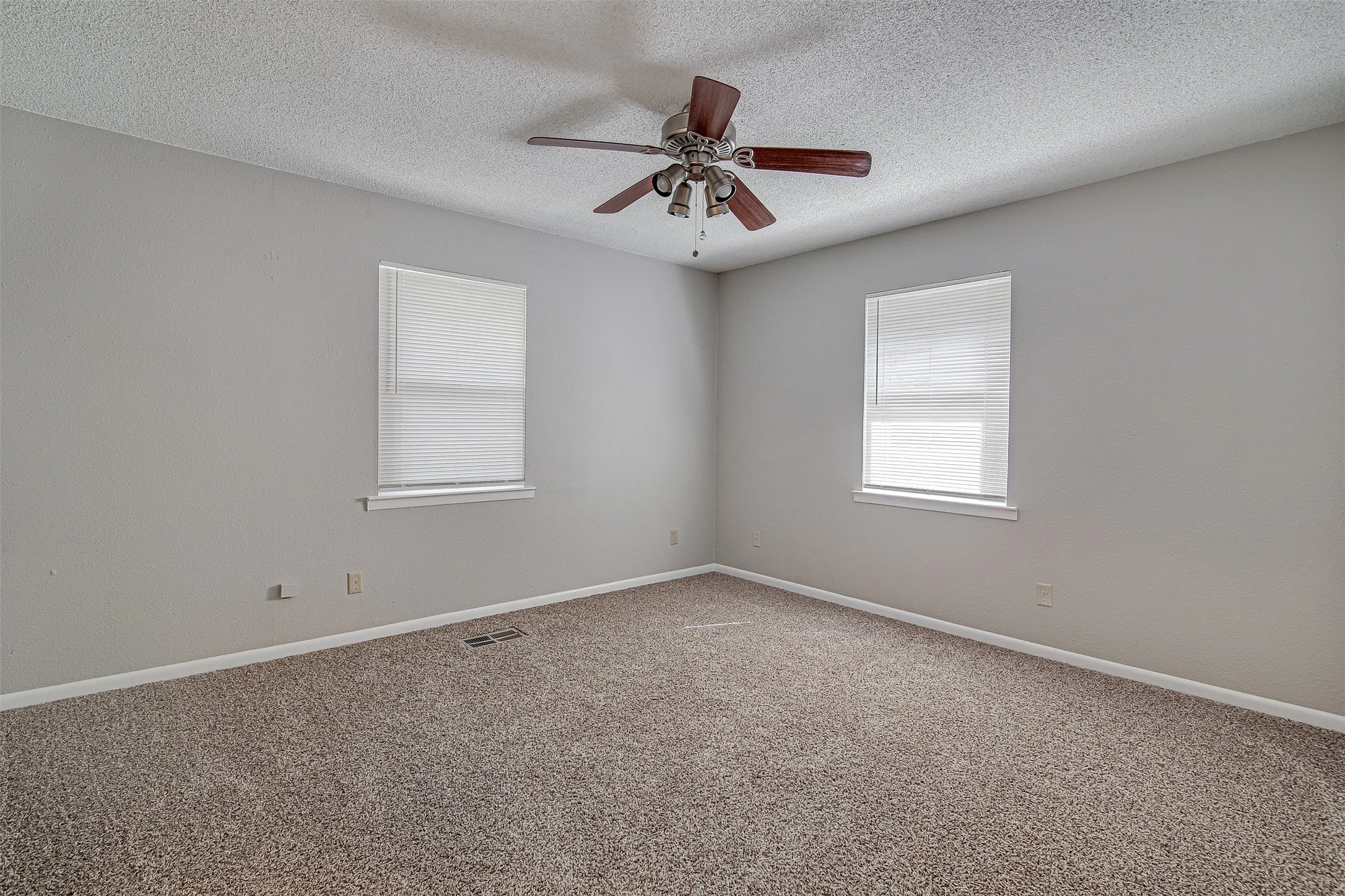 Single Family Residence For Rent in Johnson County , 107 Pine Street, Keene, Texas 76059, 3 Bedroom, 2 Bathroom, 1 Garage spaces, 1,407 Sqft, built in 1972, mls#21361817, Real Estate Agent in Keene, Homes For Rent in Johnson county, Homes For Rent in Keene, Realtor in Keene Texas, Real Estate Brokerage Independent Realty Texas, Luminita Cordes Realtor