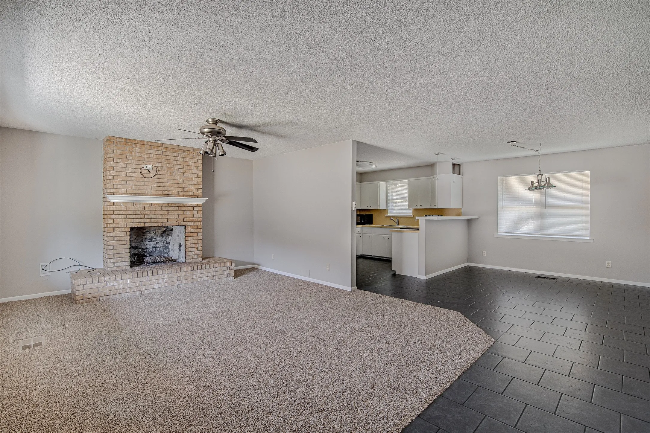 Single Family Residence For Rent in Johnson County , 107 Pine Street, Keene, Texas 76059, 3 Bedroom, 2 Bathroom, 1 Garage spaces, 1,407 Sqft, built in 1972, mls#21361817, Real Estate Agent in Keene, Homes For Rent in Johnson county, Homes For Rent in Keene, Realtor in Keene Texas, Real Estate Brokerage Independent Realty Texas, Luminita Cordes Realtor