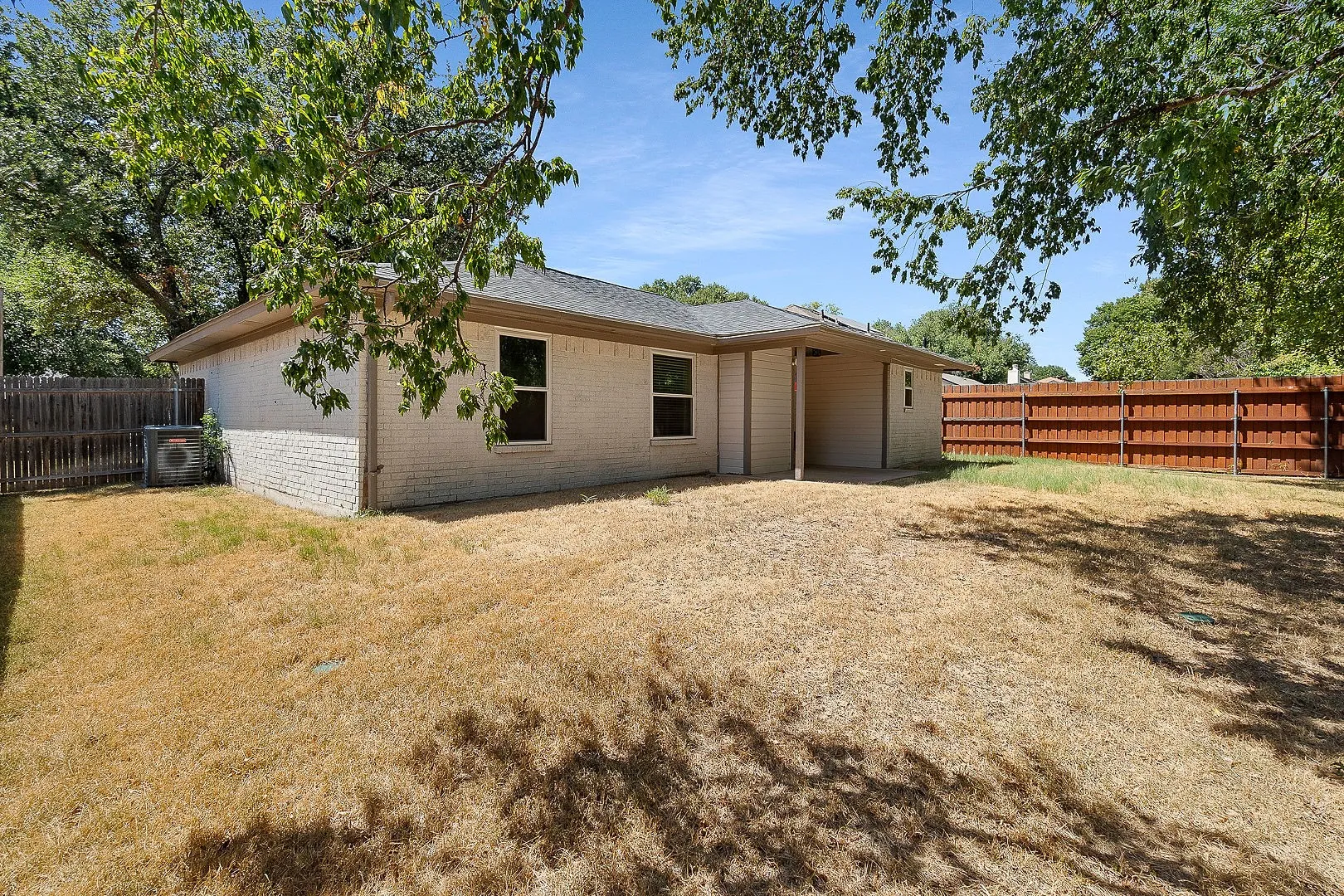 Single Family Residence For Sale in Tarrant County , 6804 Richfield Drive, North Richland Hills, Texas 76182, 3 Bedroom, 3 Bathroom, 2 Garage spaces, 1,676 Sqft, built in 1984, mls#21343396, Real Estate Agent in North Richland Hills, Homes For Sale in Tarrant county, Homes For Sale in North Richland Hills, Realtor in North Richland Hills Texas, Real Estate Brokerage Independent Realty Texas, Luminita Cordes Realtor