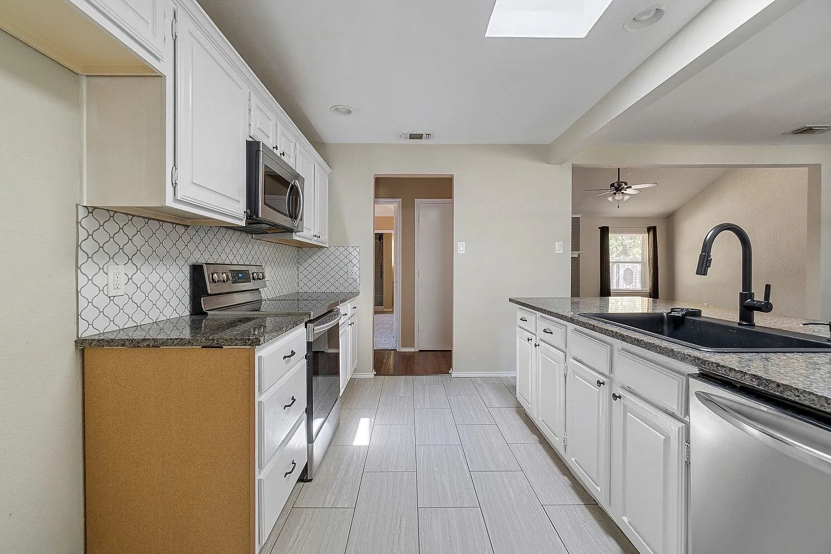 Single Family Residence For Sale in Tarrant County , 6804 Richfield Drive, North Richland Hills, Texas 76182, 3 Bedroom, 3 Bathroom, 2 Garage spaces, 1,676 Sqft, built in 1984, mls#21343396, Real Estate Agent in North Richland Hills, Homes For Sale in Tarrant county, Homes For Sale in North Richland Hills, Realtor in North Richland Hills Texas, Real Estate Brokerage Independent Realty Texas, Luminita Cordes Realtor