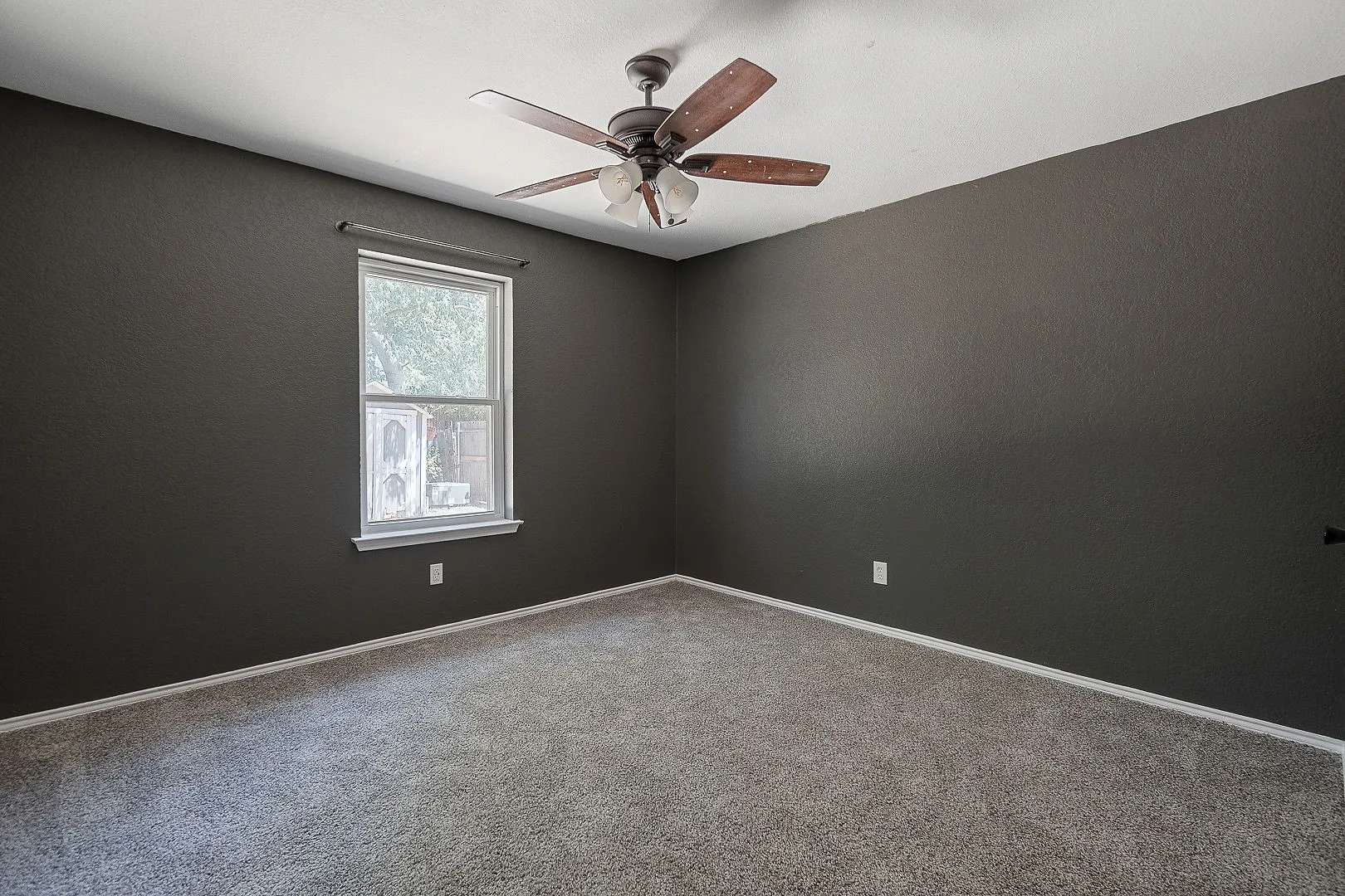 Single Family Residence For Sale in Tarrant County , 6804 Richfield Drive, North Richland Hills, Texas 76182, 3 Bedroom, 3 Bathroom, 2 Garage spaces, 1,676 Sqft, built in 1984, mls#21343396, Real Estate Agent in North Richland Hills, Homes For Sale in Tarrant county, Homes For Sale in North Richland Hills, Realtor in North Richland Hills Texas, Real Estate Brokerage Independent Realty Texas, Luminita Cordes Realtor