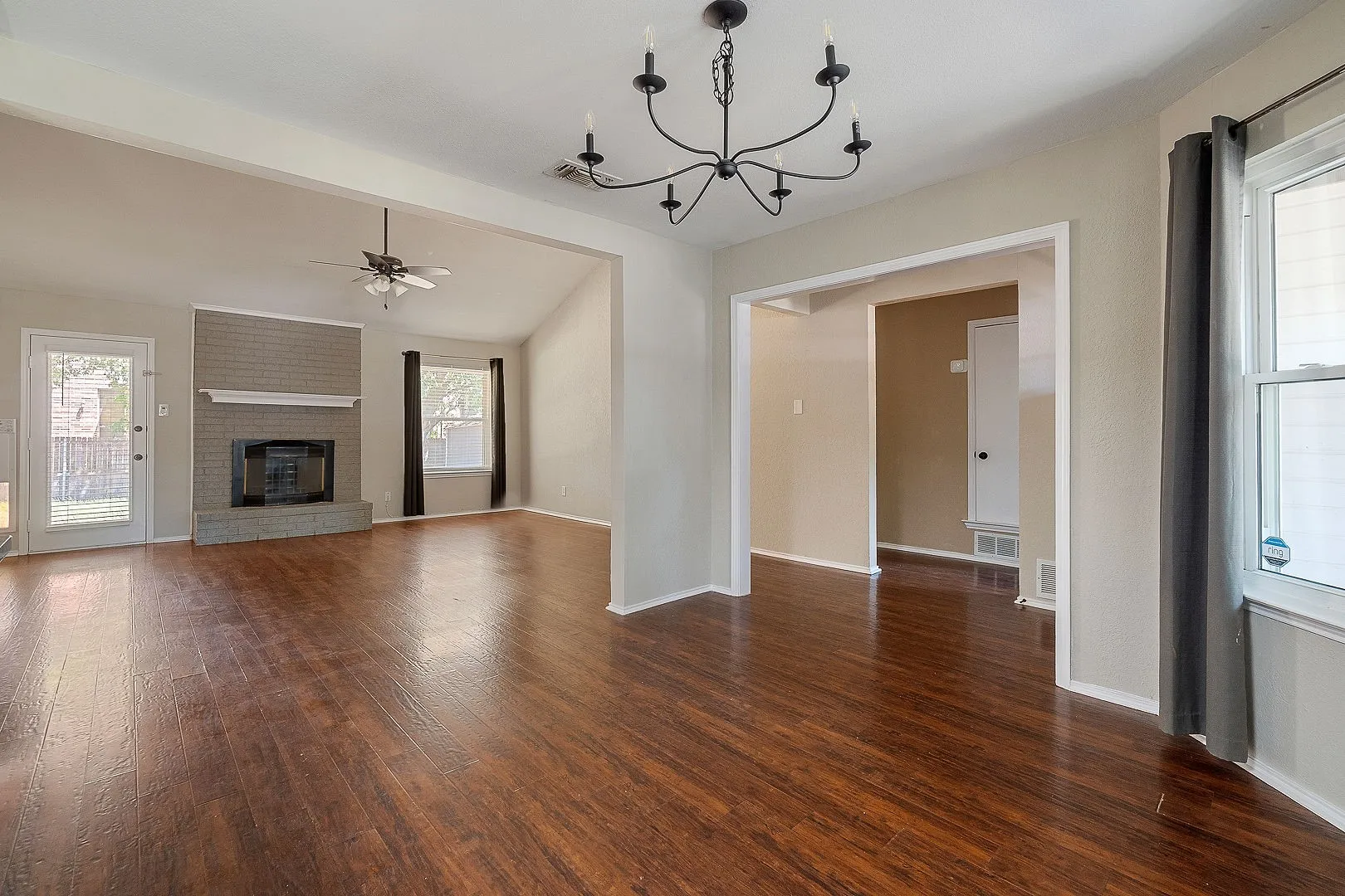 Single Family Residence For Sale in Tarrant County , 6804 Richfield Drive, North Richland Hills, Texas 76182, 3 Bedroom, 3 Bathroom, 2 Garage spaces, 1,676 Sqft, built in 1984, mls#21343396, Real Estate Agent in North Richland Hills, Homes For Sale in Tarrant county, Homes For Sale in North Richland Hills, Realtor in North Richland Hills Texas, Real Estate Brokerage Independent Realty Texas, Luminita Cordes Realtor