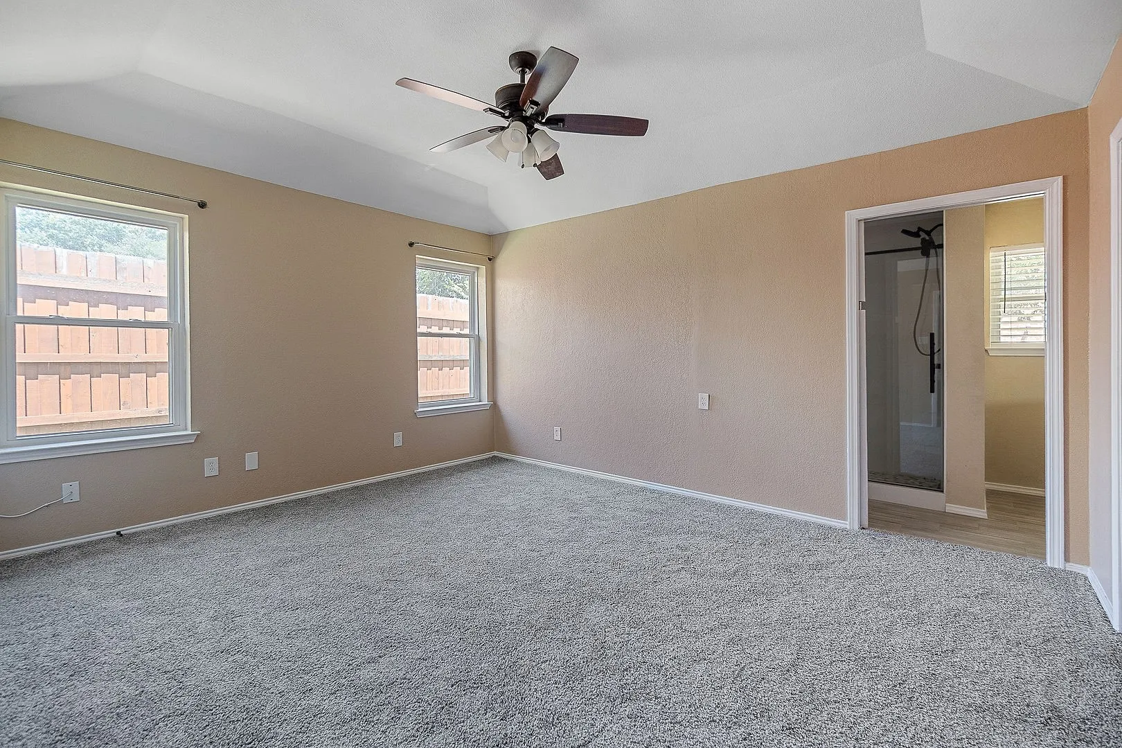 Single Family Residence For Sale in Tarrant County , 6804 Richfield Drive, North Richland Hills, Texas 76182, 3 Bedroom, 3 Bathroom, 2 Garage spaces, 1,676 Sqft, built in 1984, mls#21343396, Real Estate Agent in North Richland Hills, Homes For Sale in Tarrant county, Homes For Sale in North Richland Hills, Realtor in North Richland Hills Texas, Real Estate Brokerage Independent Realty Texas, Luminita Cordes Realtor