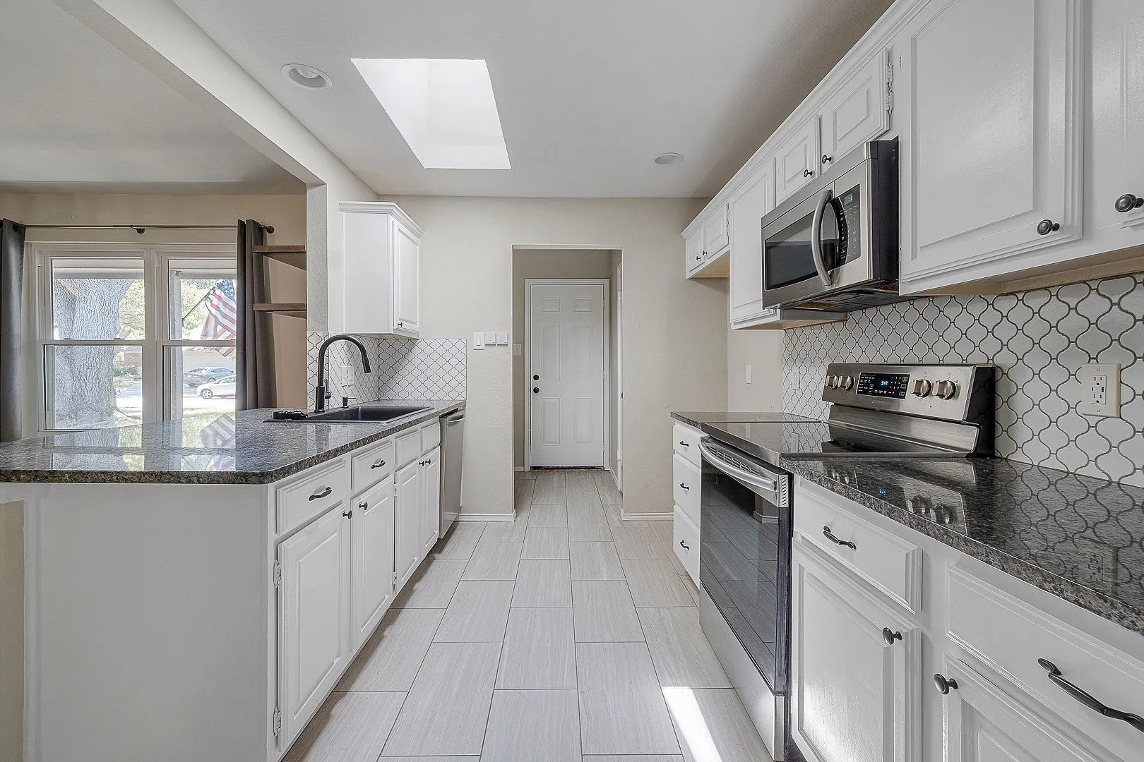 Single Family Residence For Sale in Tarrant County , 6804 Richfield Drive, North Richland Hills, Texas 76182, 3 Bedroom, 3 Bathroom, 2 Garage spaces, 1,676 Sqft, built in 1984, mls#21343396, Real Estate Agent in North Richland Hills, Homes For Sale in Tarrant county, Homes For Sale in North Richland Hills, Realtor in North Richland Hills Texas, Real Estate Brokerage Independent Realty Texas, Luminita Cordes Realtor