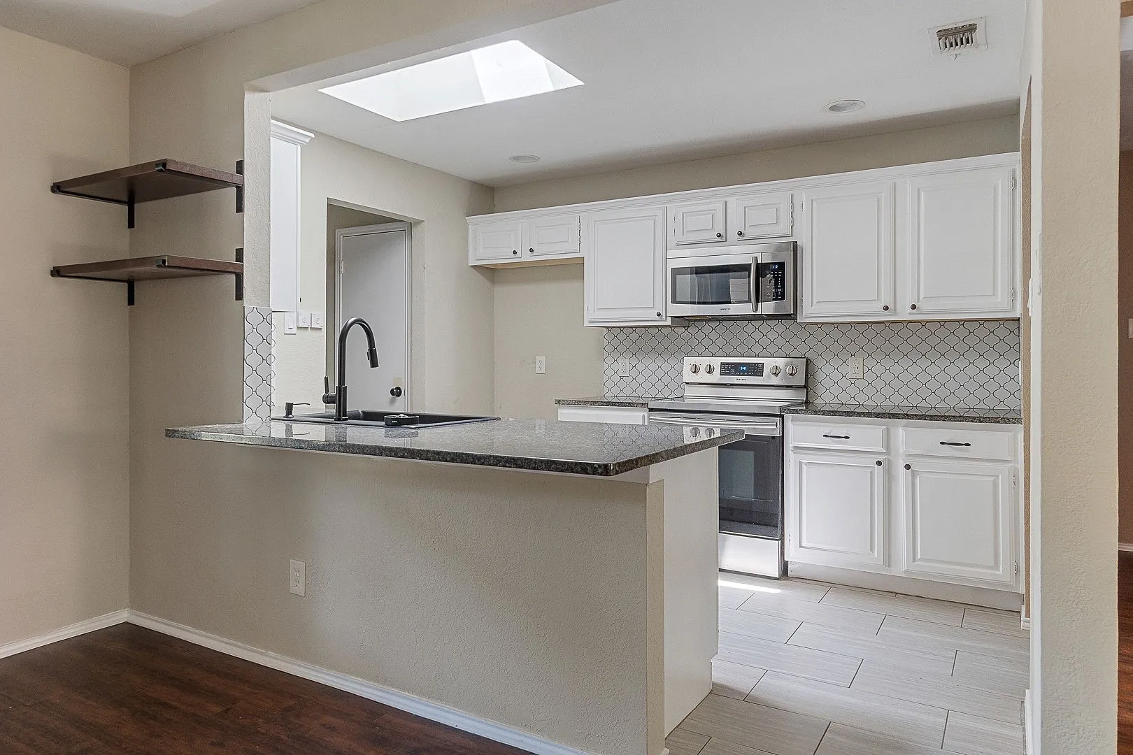 Single Family Residence For Sale in Tarrant County , 6804 Richfield Drive, North Richland Hills, Texas 76182, 3 Bedroom, 3 Bathroom, 2 Garage spaces, 1,676 Sqft, built in 1984, mls#21343396, Real Estate Agent in North Richland Hills, Homes For Sale in Tarrant county, Homes For Sale in North Richland Hills, Realtor in North Richland Hills Texas, Real Estate Brokerage Independent Realty Texas, Luminita Cordes Realtor