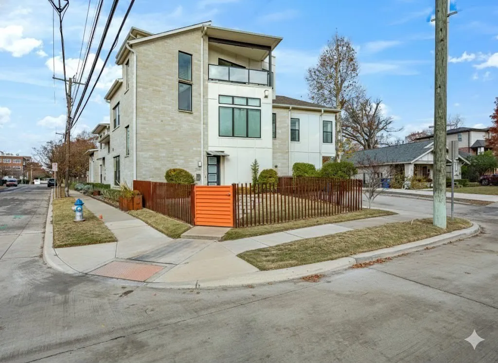 Single Family Residence For Sale in Dallas County , 2802 Lee Street, Dallas, Texas 75206, 3 Bedroom, 4 Bathroom, 2 Garage spaces, 2,441 Sqft, built in 2017, mls#21361813, Real Estate Agent in Dallas, Homes For Sale in Dallas county, Homes For Sale in Dallas, Realtor in Dallas Texas, Real Estate Brokerage Independent Realty Texas, Luminita Cordes Realtor