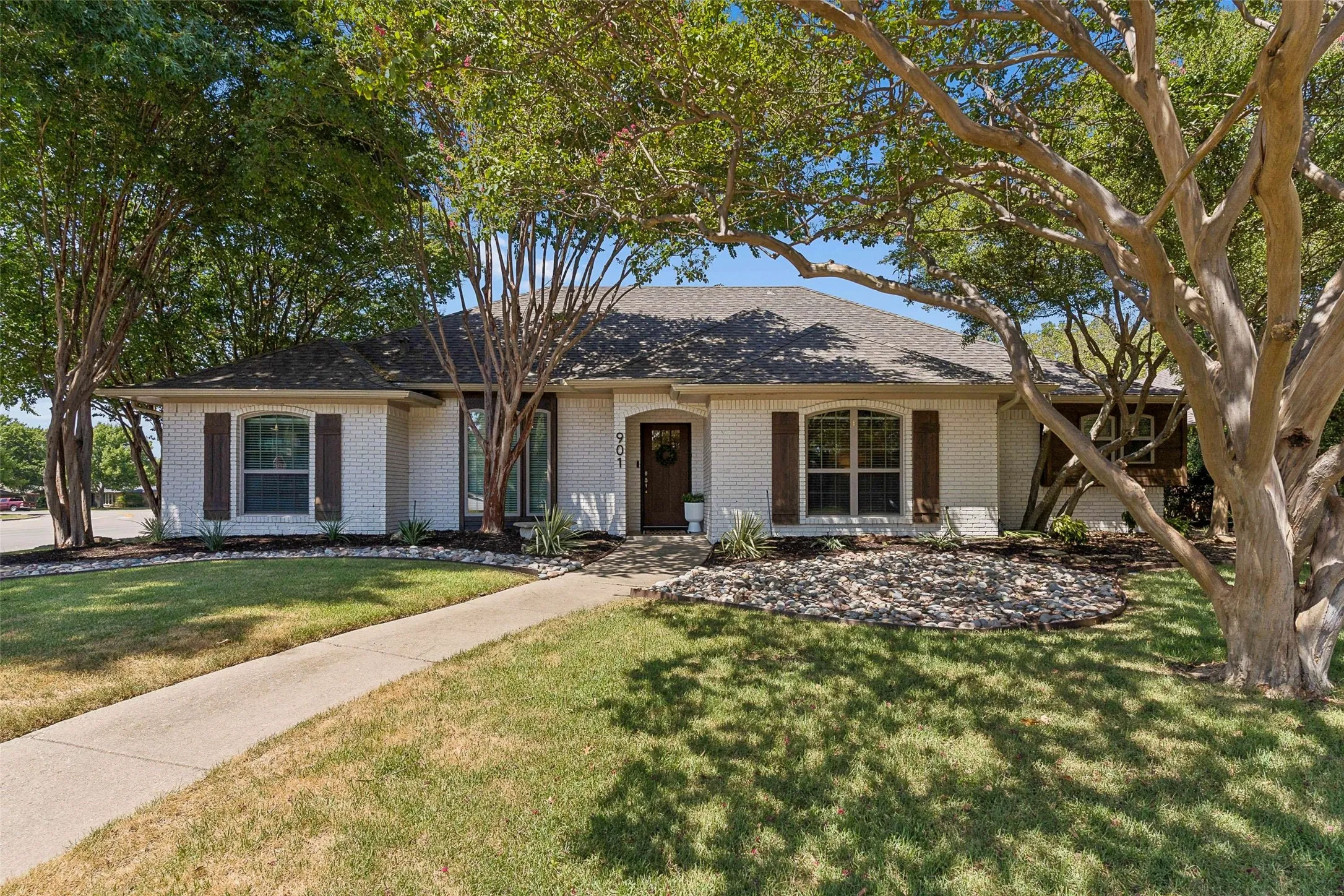Single Family Residence For Rent in Collin County , 901 Autumn Lake Drive, Allen, Texas 75002, 3 Bedroom, 2 Bathroom, 2 Garage spaces, 2,165 Sqft, built in 1977, mls#21356719, Real Estate Agent in Allen, Homes For Rent in Collin county, Homes For Rent in Allen, Realtor in Allen Texas, Real Estate Brokerage Independent Realty Texas, Luminita Cordes Realtor