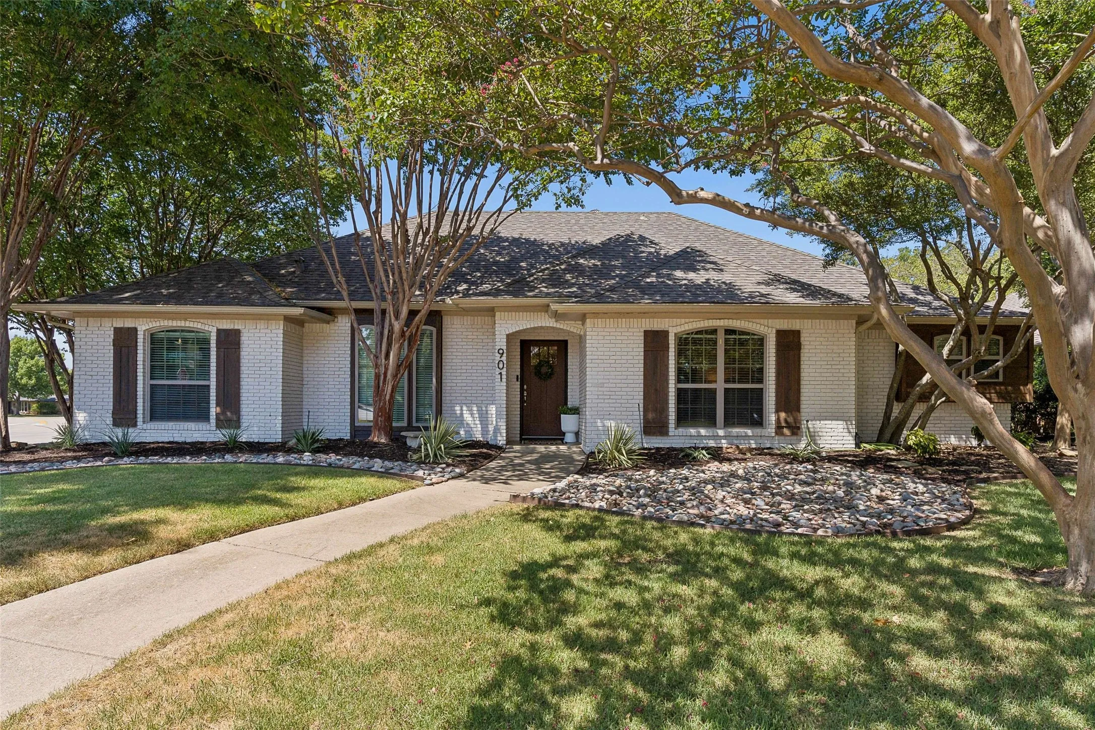 Single Family Residence For Rent in Collin County , 901 Autumn Lake Drive, Allen, Texas 75002, 3 Bedroom, 2 Bathroom, 2 Garage spaces, 2,165 Sqft, built in 1977, mls#21356719, Real Estate Agent in Allen, Homes For Rent in Collin county, Homes For Rent in Allen, Realtor in Allen Texas, Real Estate Brokerage Independent Realty Texas, Luminita Cordes Realtor