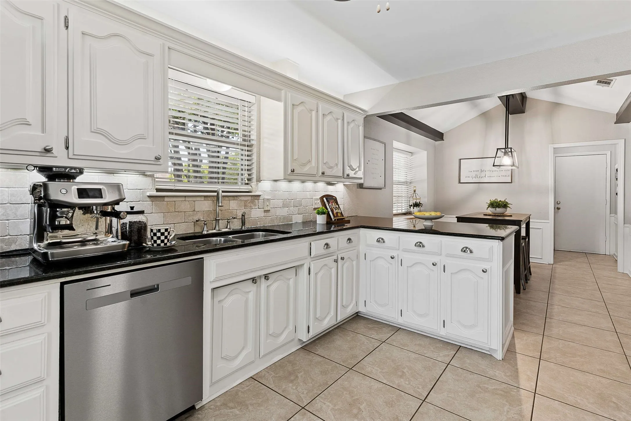 Single Family Residence For Rent in Collin County , 901 Autumn Lake Drive, Allen, Texas 75002, 3 Bedroom, 2 Bathroom, 2 Garage spaces, 2,165 Sqft, built in 1977, mls#21356719, Real Estate Agent in Allen, Homes For Rent in Collin county, Homes For Rent in Allen, Realtor in Allen Texas, Real Estate Brokerage Independent Realty Texas, Luminita Cordes Realtor