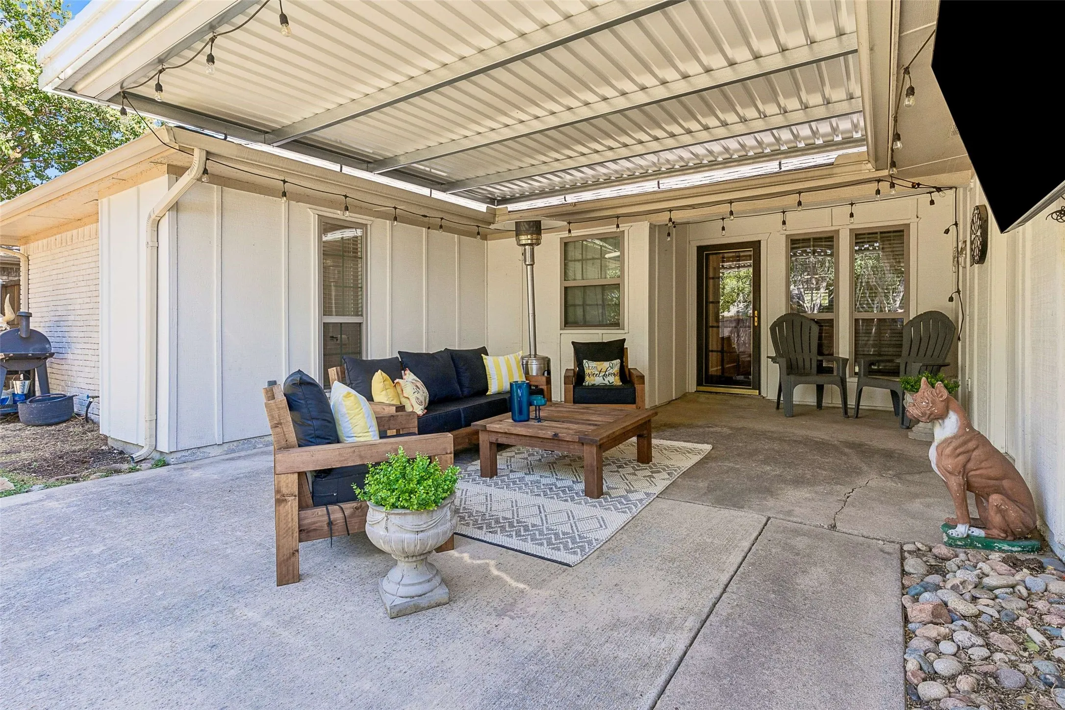 Single Family Residence For Rent in Collin County , 901 Autumn Lake Drive, Allen, Texas 75002, 3 Bedroom, 2 Bathroom, 2 Garage spaces, 2,165 Sqft, built in 1977, mls#21356719, Real Estate Agent in Allen, Homes For Rent in Collin county, Homes For Rent in Allen, Realtor in Allen Texas, Real Estate Brokerage Independent Realty Texas, Luminita Cordes Realtor