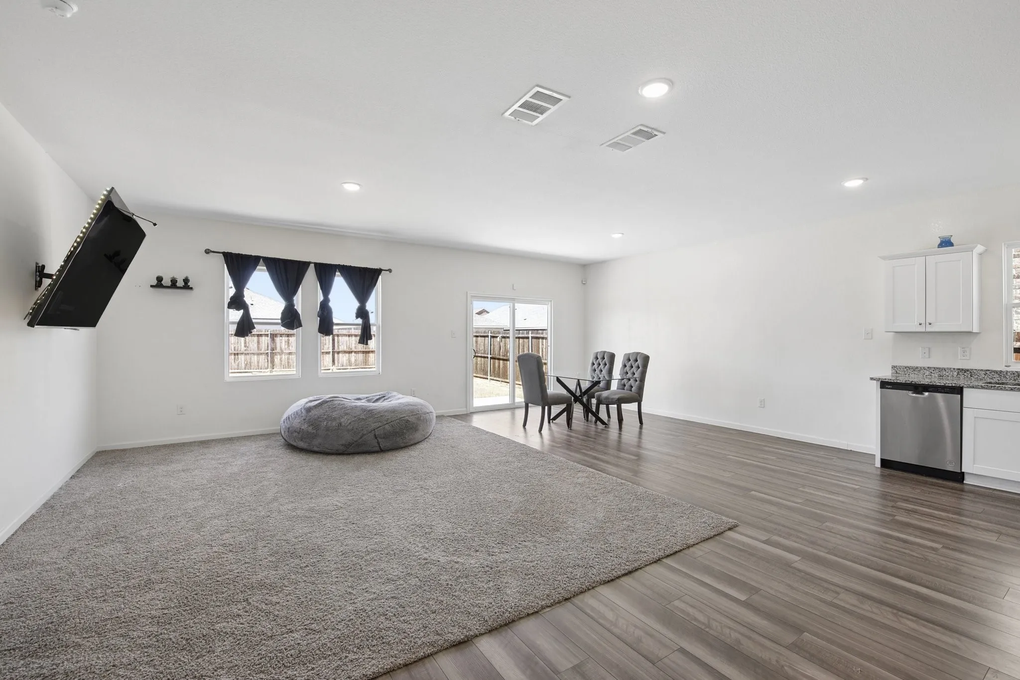 Open living room, kitchen and dining area.