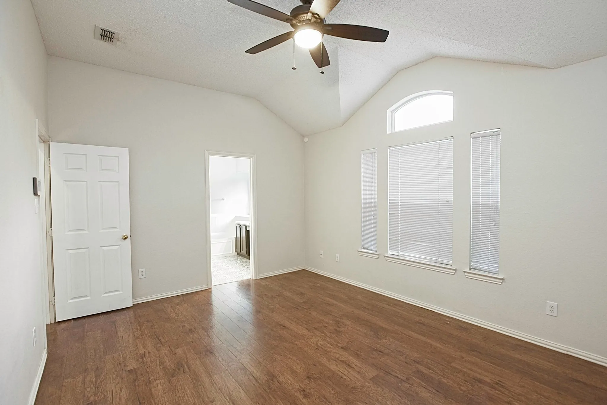 Single Family Residence For Rent in Collin County , 4502 Highlands Drive, Mc Kinney, Texas 75070, 3 Bedroom, 2 Bathroom, 2 Garage spaces, 1,669 Sqft, built in 1996, mls#21361825, Real Estate Agent in Mc Kinney, Homes For Rent in Collin county, Homes For Rent in Mc Kinney, Realtor in Mc Kinney Texas, Real Estate Brokerage Independent Realty Texas, Luminita Cordes Realtor