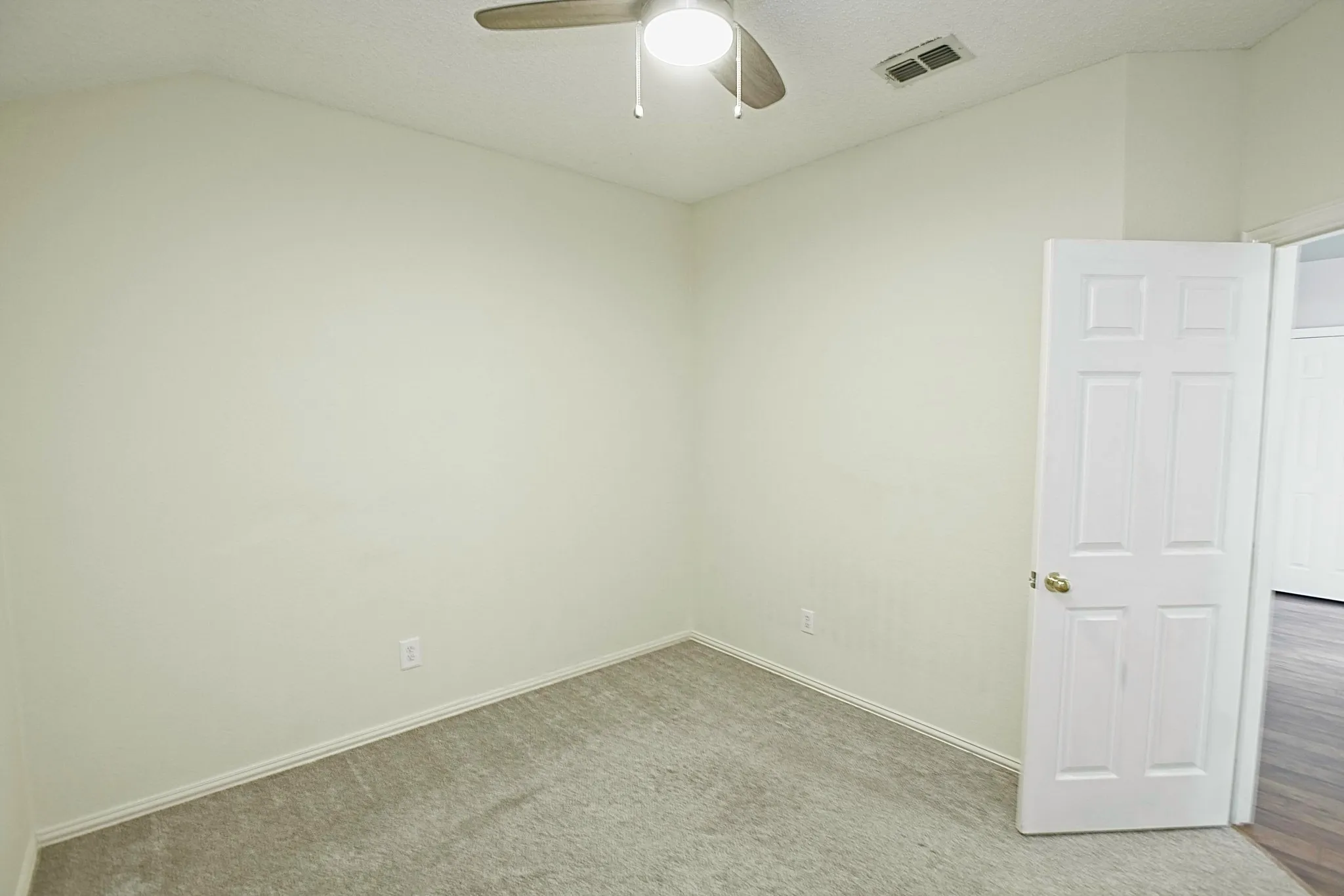 Single Family Residence For Rent in Collin County , 4502 Highlands Drive, Mc Kinney, Texas 75070, 3 Bedroom, 2 Bathroom, 2 Garage spaces, 1,669 Sqft, built in 1996, mls#21361825, Real Estate Agent in Mc Kinney, Homes For Rent in Collin county, Homes For Rent in Mc Kinney, Realtor in Mc Kinney Texas, Real Estate Brokerage Independent Realty Texas, Luminita Cordes Realtor