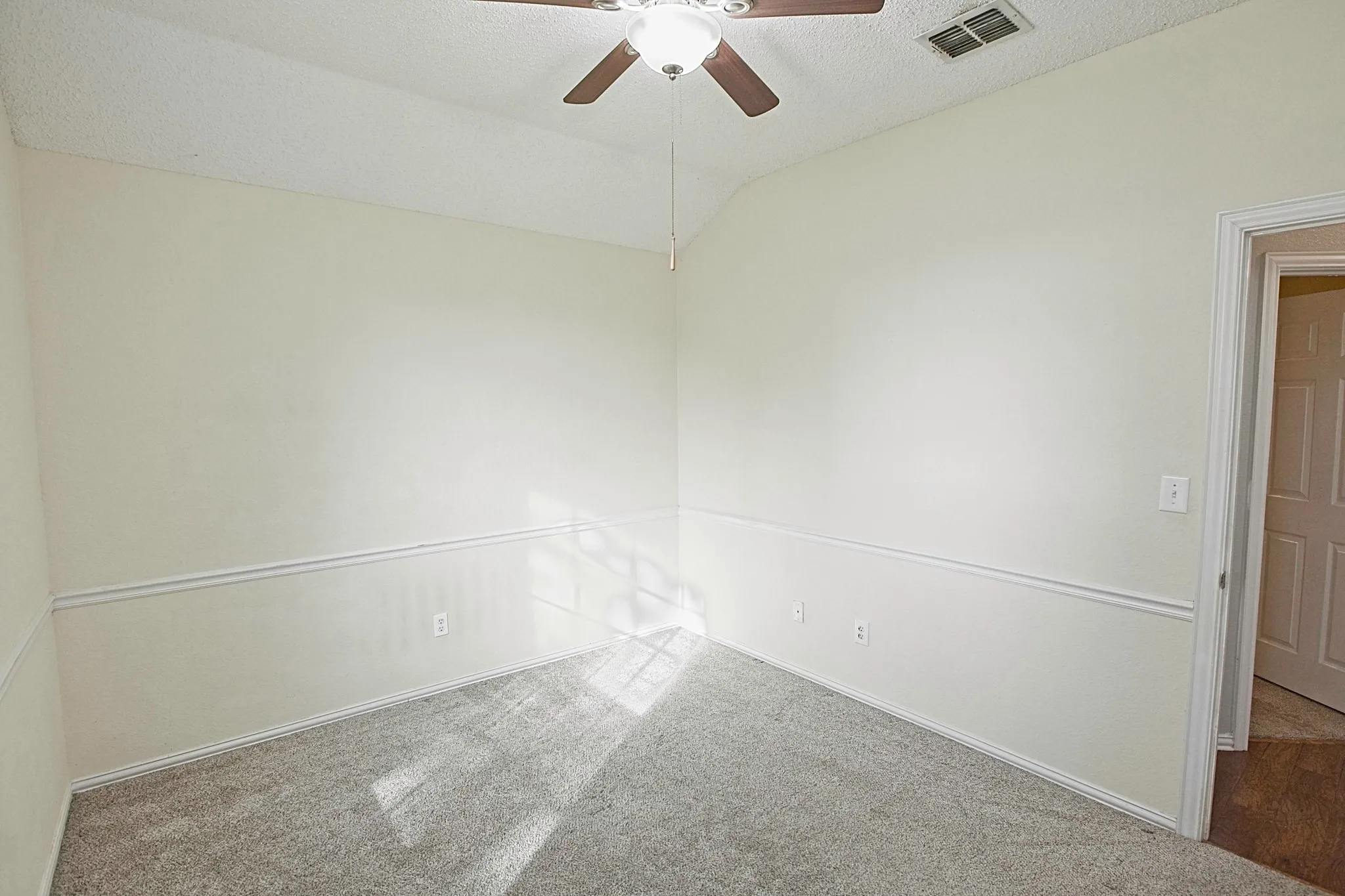 Single Family Residence For Rent in Collin County , 4502 Highlands Drive, Mc Kinney, Texas 75070, 3 Bedroom, 2 Bathroom, 2 Garage spaces, 1,669 Sqft, built in 1996, mls#21361825, Real Estate Agent in Mc Kinney, Homes For Rent in Collin county, Homes For Rent in Mc Kinney, Realtor in Mc Kinney Texas, Real Estate Brokerage Independent Realty Texas, Luminita Cordes Realtor