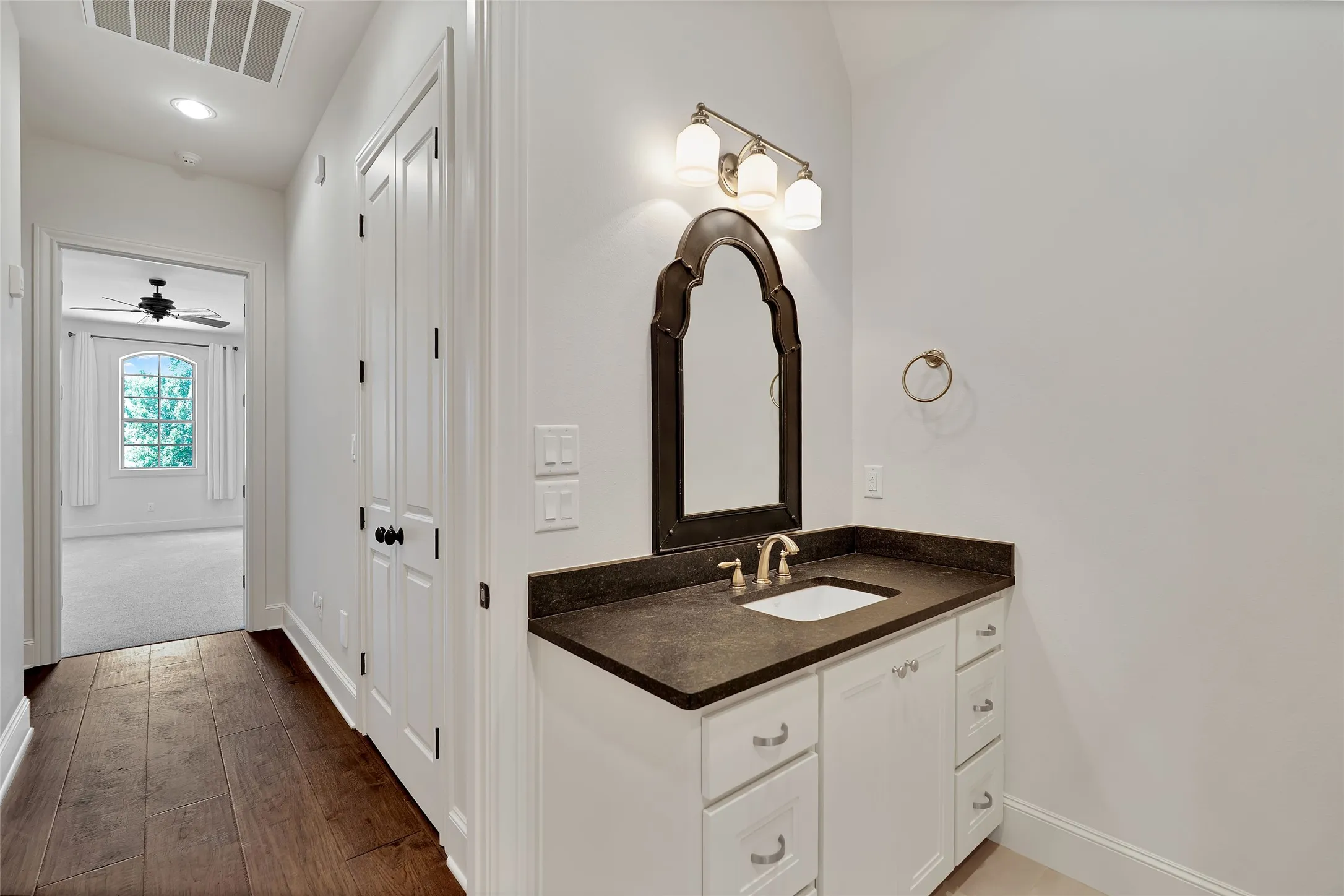 Single Family Residence For Sale in Smith County , 7410 Princedale, Tyler, Texas 75703, 4 Bedroom, 4 Bathroom, 2 Garage spaces, 3,389 Sqft, built in 2016, mls#21361827, Real Estate Agent in Tyler, Homes For Sale in Smith county, Homes For Sale in Tyler, Realtor in Tyler Texas, Real Estate Brokerage Independent Realty Texas, Luminita Cordes Realtor