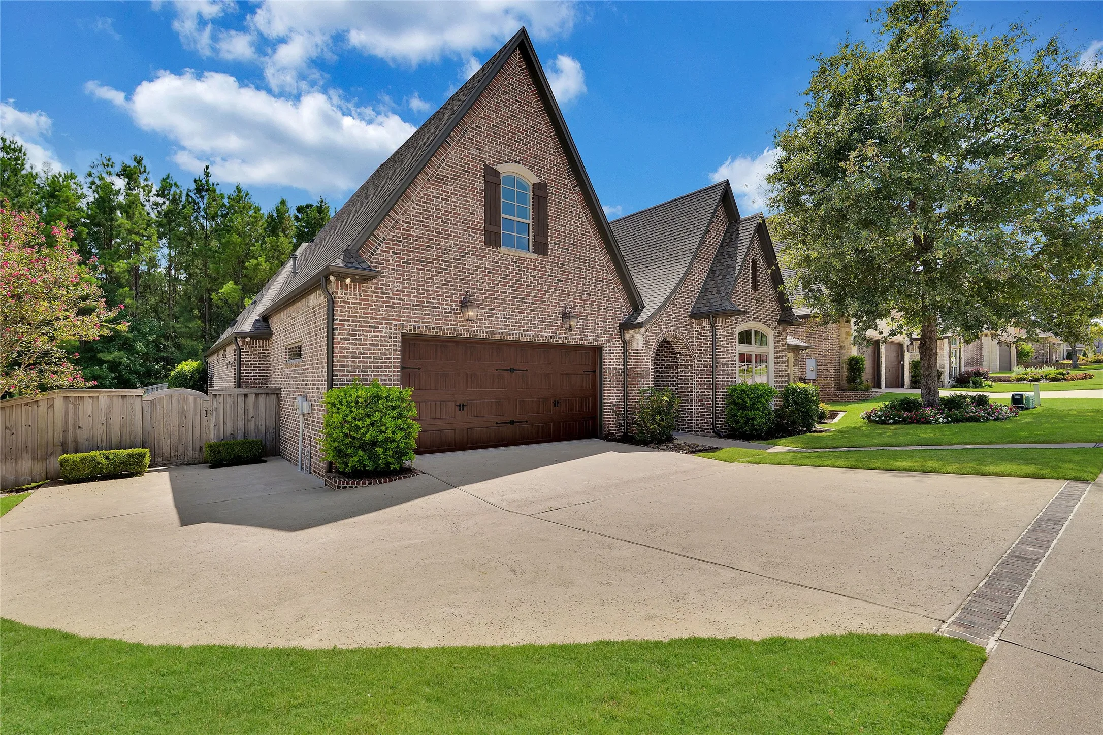Single Family Residence For Sale in Smith County , 7410 Princedale, Tyler, Texas 75703, 4 Bedroom, 4 Bathroom, 2 Garage spaces, 3,389 Sqft, built in 2016, mls#21361827, Real Estate Agent in Tyler, Homes For Sale in Smith county, Homes For Sale in Tyler, Realtor in Tyler Texas, Real Estate Brokerage Independent Realty Texas, Luminita Cordes Realtor
