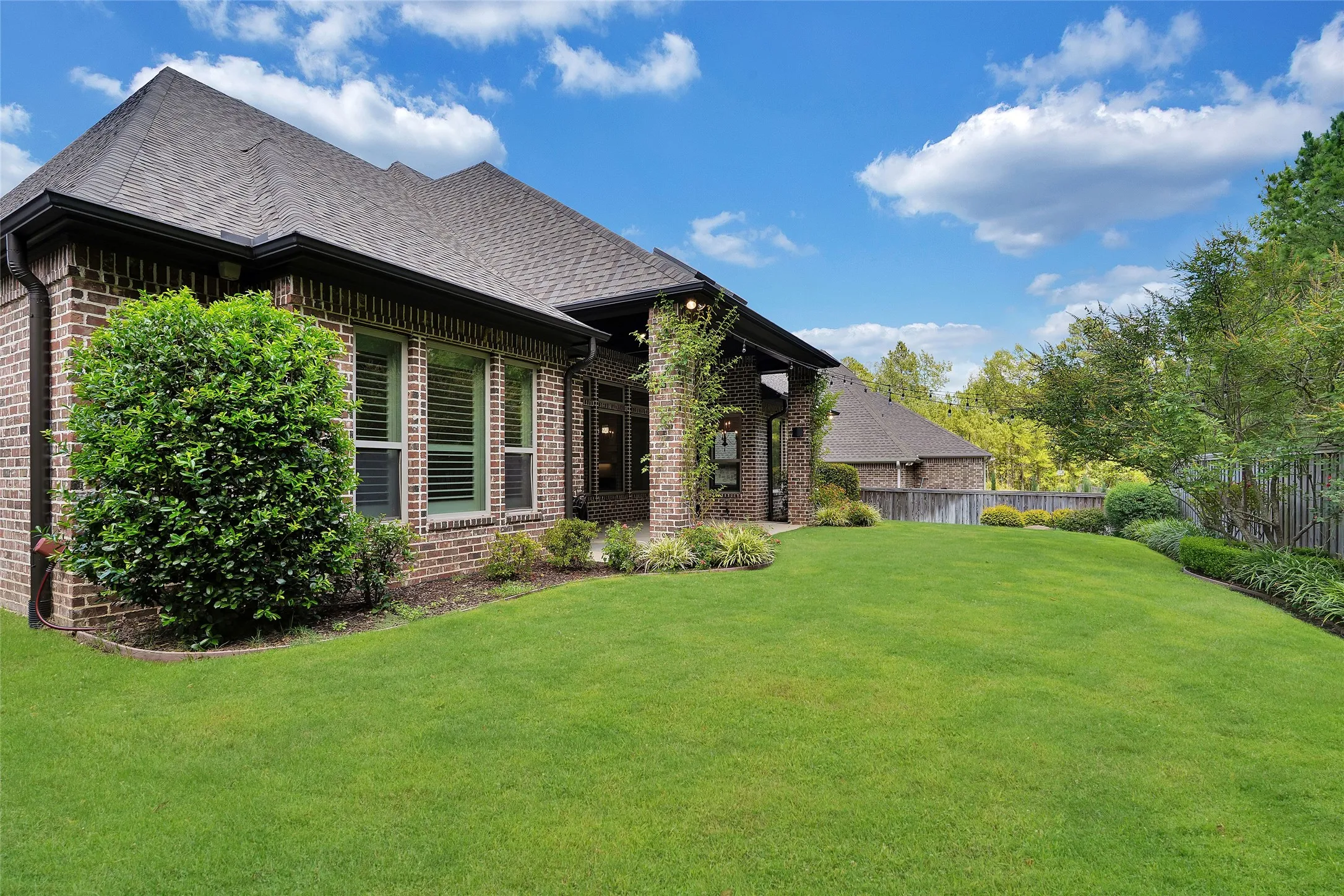 Single Family Residence For Sale in Smith County , 7410 Princedale, Tyler, Texas 75703, 4 Bedroom, 4 Bathroom, 2 Garage spaces, 3,389 Sqft, built in 2016, mls#21361827, Real Estate Agent in Tyler, Homes For Sale in Smith county, Homes For Sale in Tyler, Realtor in Tyler Texas, Real Estate Brokerage Independent Realty Texas, Luminita Cordes Realtor