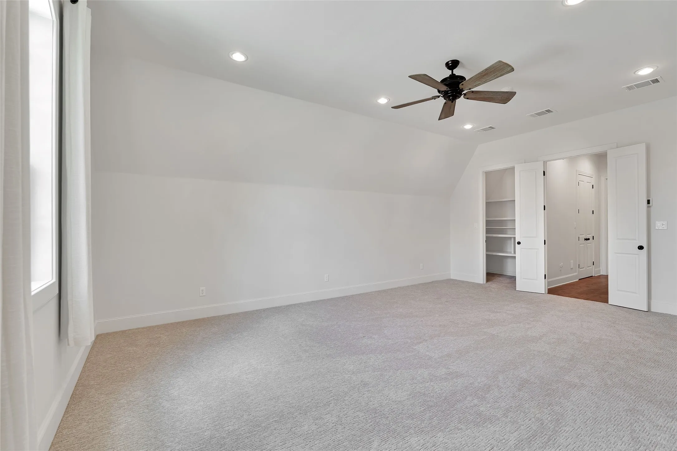 Single Family Residence For Sale in Smith County , 7410 Princedale, Tyler, Texas 75703, 4 Bedroom, 4 Bathroom, 2 Garage spaces, 3,389 Sqft, built in 2016, mls#21361827, Real Estate Agent in Tyler, Homes For Sale in Smith county, Homes For Sale in Tyler, Realtor in Tyler Texas, Real Estate Brokerage Independent Realty Texas, Luminita Cordes Realtor