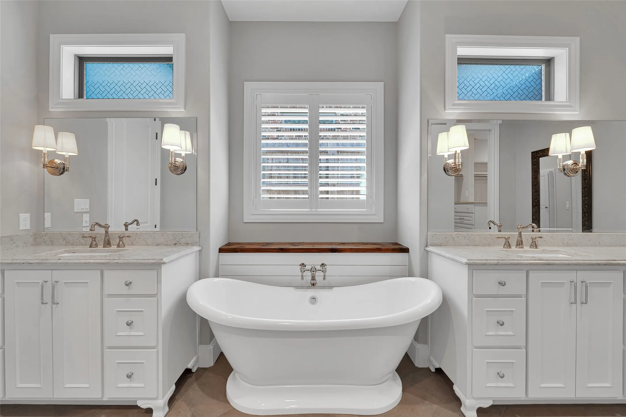 Single Family Residence For Sale in Smith County , 7410 Princedale, Tyler, Texas 75703, 4 Bedroom, 4 Bathroom, 2 Garage spaces, 3,389 Sqft, built in 2016, mls#21361827, Real Estate Agent in Tyler, Homes For Sale in Smith county, Homes For Sale in Tyler, Realtor in Tyler Texas, Real Estate Brokerage Independent Realty Texas, Luminita Cordes Realtor