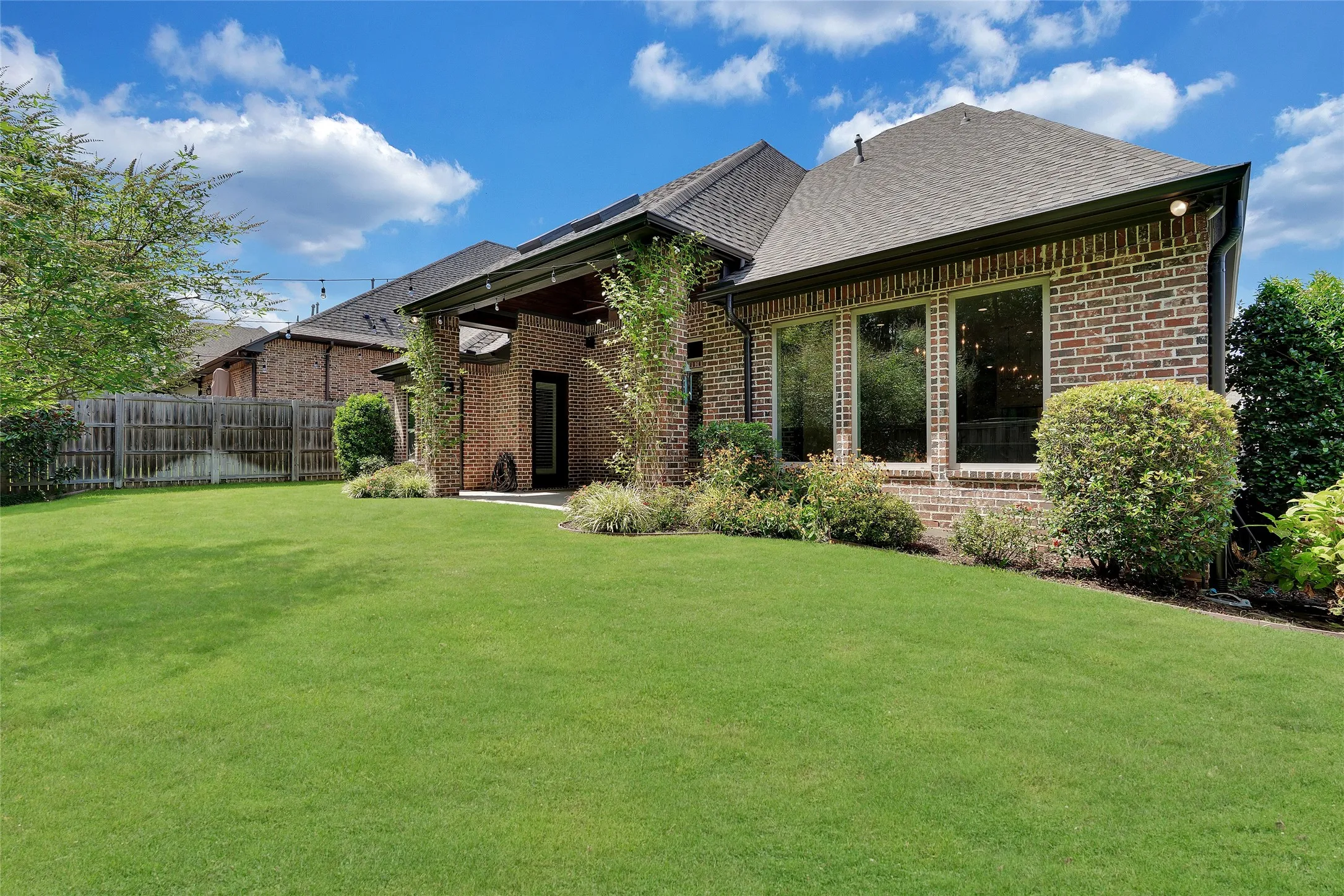 Single Family Residence For Sale in Smith County , 7410 Princedale, Tyler, Texas 75703, 4 Bedroom, 4 Bathroom, 2 Garage spaces, 3,389 Sqft, built in 2016, mls#21361827, Real Estate Agent in Tyler, Homes For Sale in Smith county, Homes For Sale in Tyler, Realtor in Tyler Texas, Real Estate Brokerage Independent Realty Texas, Luminita Cordes Realtor