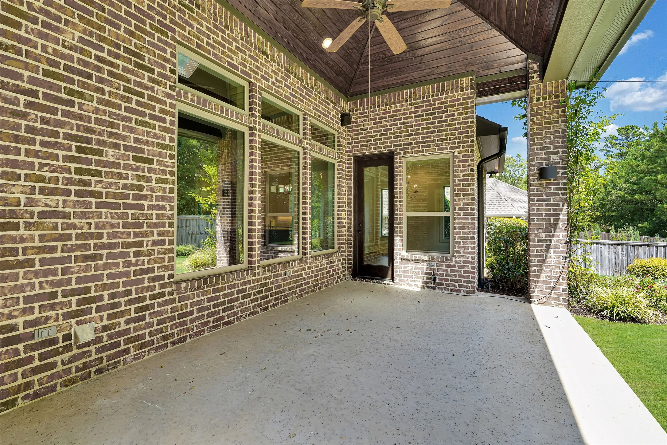Single Family Residence For Sale in Smith County , 7410 Princedale, Tyler, Texas 75703, 4 Bedroom, 4 Bathroom, 2 Garage spaces, 3,389 Sqft, built in 2016, mls#21361827, Real Estate Agent in Tyler, Homes For Sale in Smith county, Homes For Sale in Tyler, Realtor in Tyler Texas, Real Estate Brokerage Independent Realty Texas, Luminita Cordes Realtor
