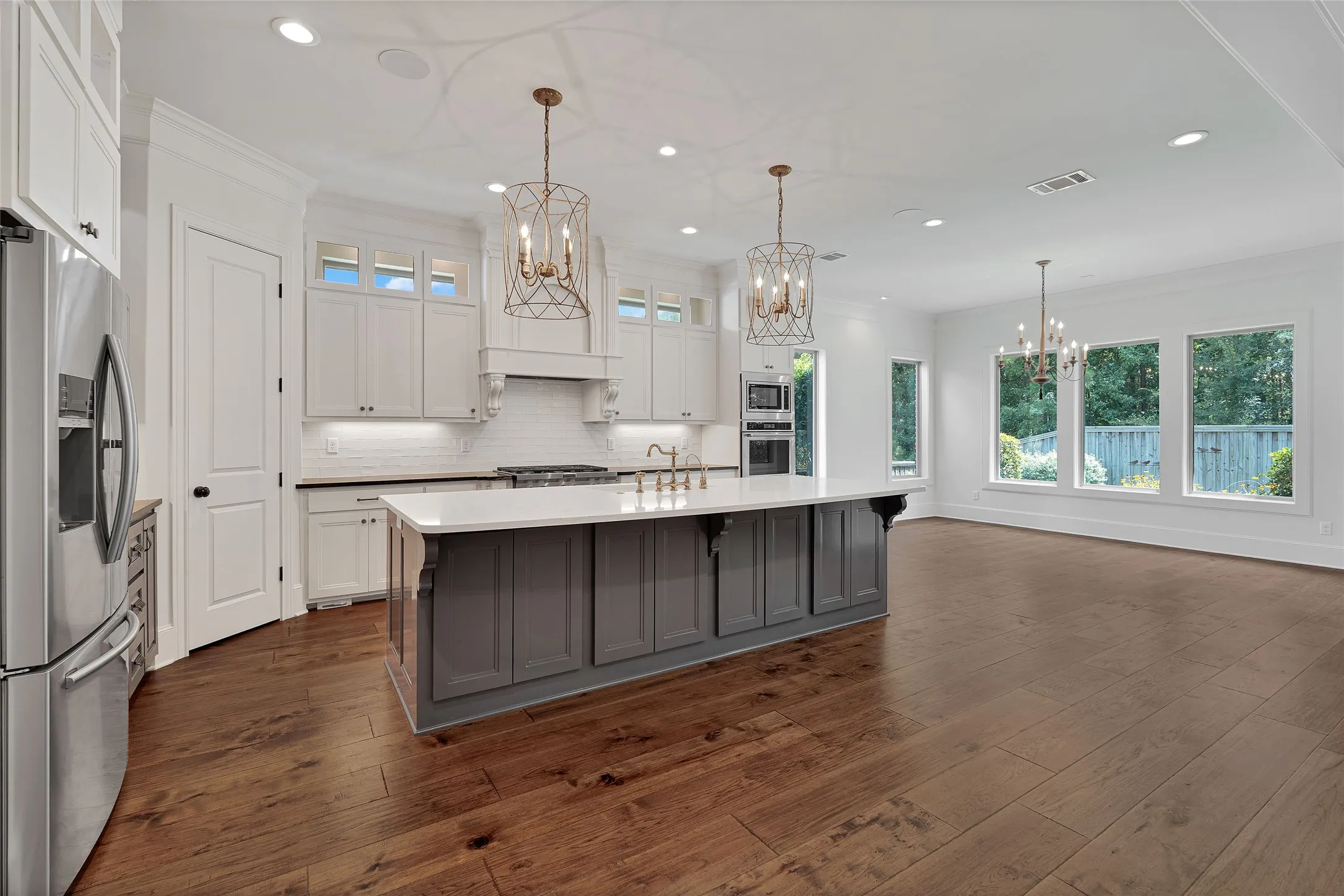 Single Family Residence For Sale in Smith County , 7410 Princedale, Tyler, Texas 75703, 4 Bedroom, 4 Bathroom, 2 Garage spaces, 3,389 Sqft, built in 2016, mls#21361827, Real Estate Agent in Tyler, Homes For Sale in Smith county, Homes For Sale in Tyler, Realtor in Tyler Texas, Real Estate Brokerage Independent Realty Texas, Luminita Cordes Realtor