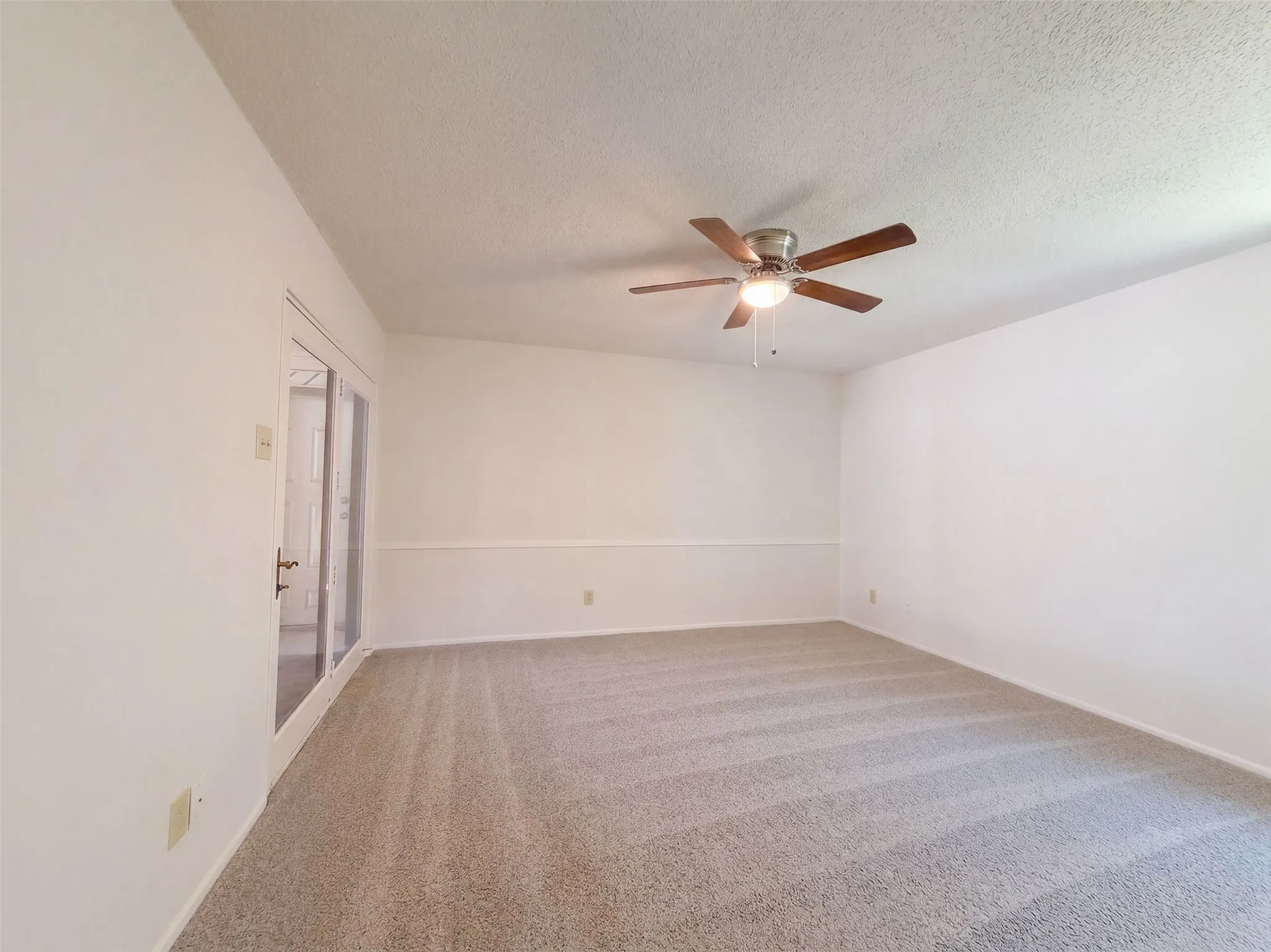 Single Family Residence For Sale in Dallas County , 1136 Kris Street, Irving, Texas 75060, 3 Bedroom, 2 Bathroom, 2 Garage spaces, 1,642 Sqft, built in 1967, mls#21361822, Real Estate Agent in Irving, Homes For Sale in Dallas county, Homes For Sale in Irving, Realtor in Irving Texas, Real Estate Brokerage Independent Realty Texas, Luminita Cordes Realtor