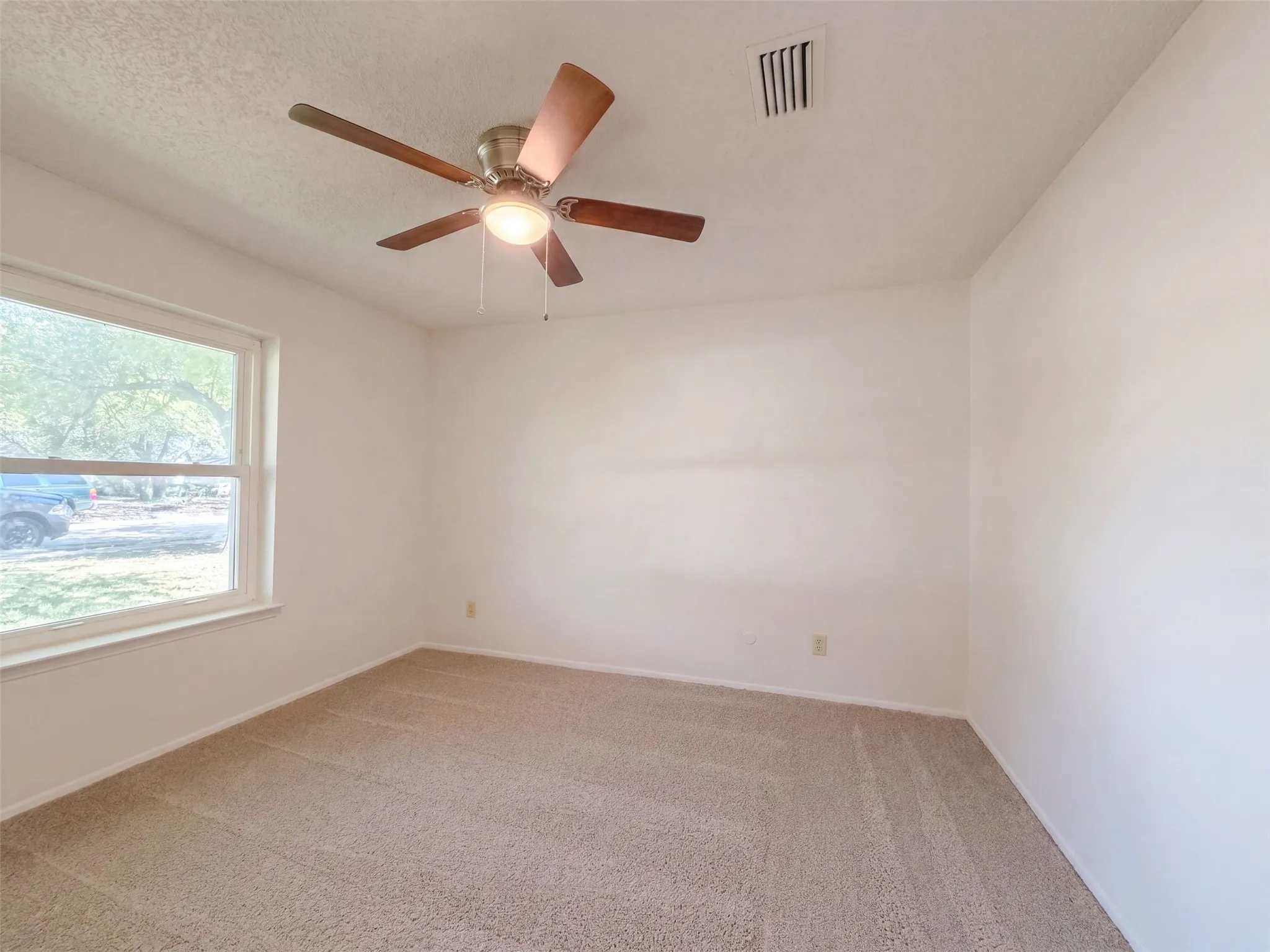 Single Family Residence For Sale in Dallas County , 1136 Kris Street, Irving, Texas 75060, 3 Bedroom, 2 Bathroom, 2 Garage spaces, 1,642 Sqft, built in 1967, mls#21361822, Real Estate Agent in Irving, Homes For Sale in Dallas county, Homes For Sale in Irving, Realtor in Irving Texas, Real Estate Brokerage Independent Realty Texas, Luminita Cordes Realtor
