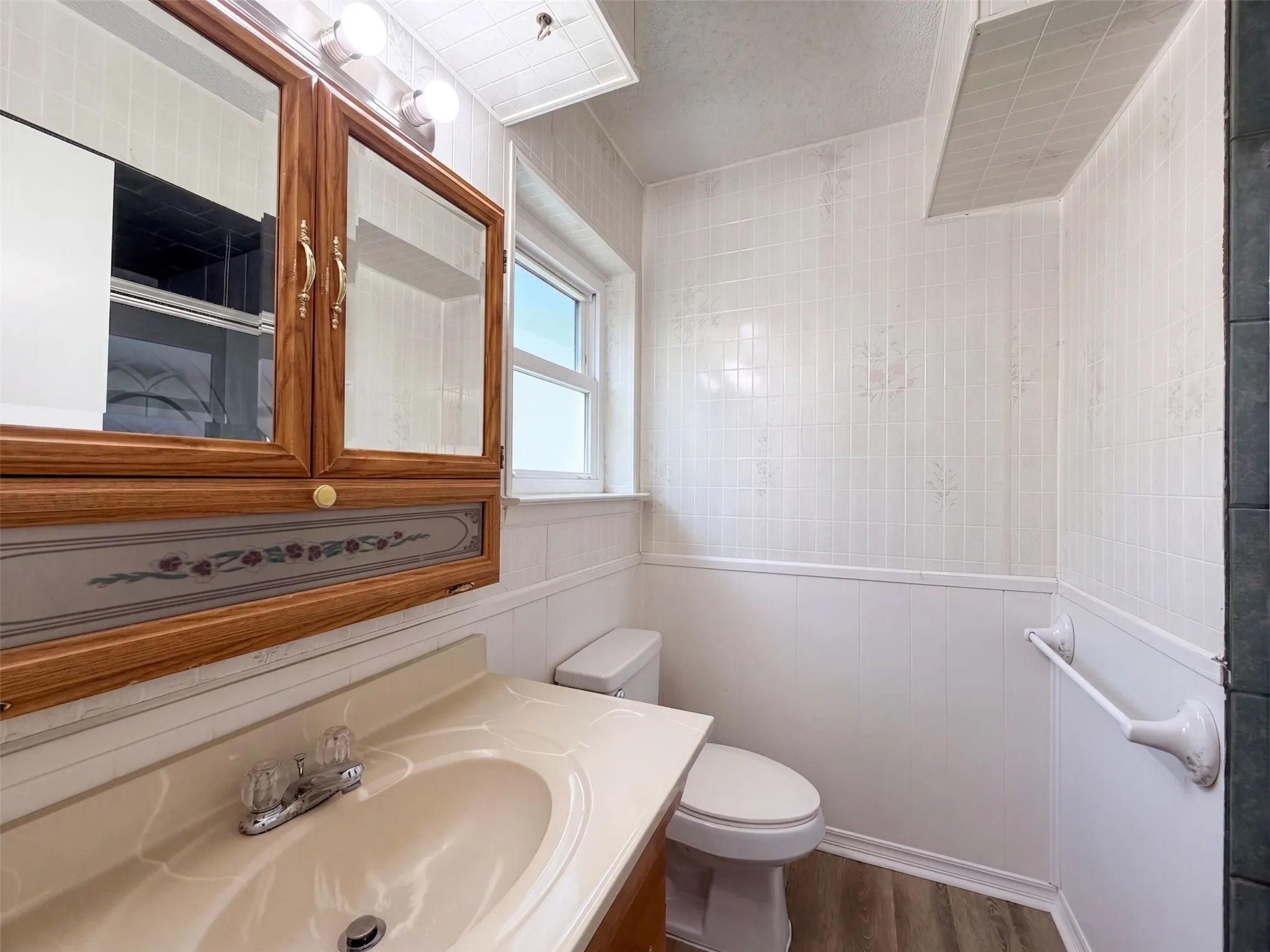 Single Family Residence For Sale in Dallas County , 1136 Kris Street, Irving, Texas 75060, 3 Bedroom, 2 Bathroom, 2 Garage spaces, 1,642 Sqft, built in 1967, mls#21361822, Real Estate Agent in Irving, Homes For Sale in Dallas county, Homes For Sale in Irving, Realtor in Irving Texas, Real Estate Brokerage Independent Realty Texas, Luminita Cordes Realtor