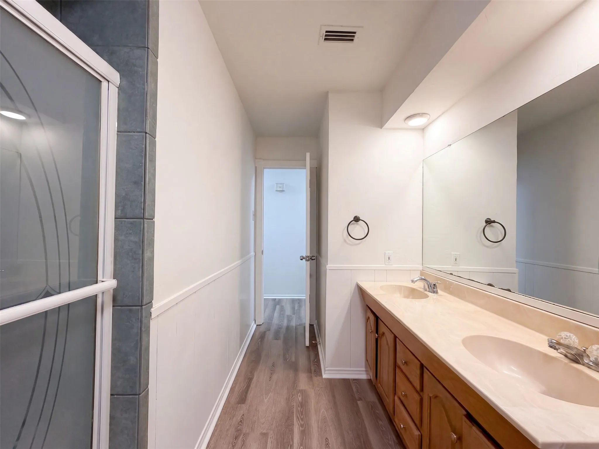 Single Family Residence For Sale in Dallas County , 1136 Kris Street, Irving, Texas 75060, 3 Bedroom, 2 Bathroom, 2 Garage spaces, 1,642 Sqft, built in 1967, mls#21361822, Real Estate Agent in Irving, Homes For Sale in Dallas county, Homes For Sale in Irving, Realtor in Irving Texas, Real Estate Brokerage Independent Realty Texas, Luminita Cordes Realtor