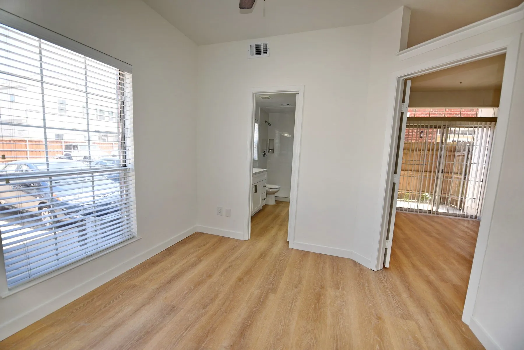 Condominium For Rent in Dallas County , 3701 Cedarplaza Lane 111, Dallas, Texas 75209, 1 Bedroom, 1 Bathroom, Garage spaces, 504 Sqft, built in 1986, mls#21361831, Real Estate Agent in Dallas, Homes For Rent in Dallas county, Homes For Rent in Dallas, Realtor in Dallas Texas, Real Estate Brokerage Independent Realty Texas, Luminita Cordes Realtor