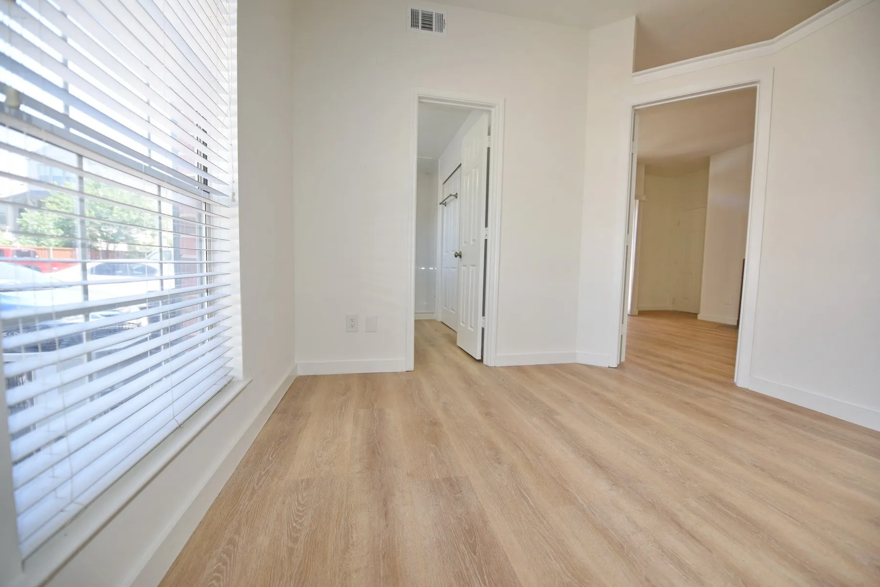 Condominium For Rent in Dallas County , 3701 Cedarplaza Lane 111, Dallas, Texas 75209, 1 Bedroom, 1 Bathroom, Garage spaces, 504 Sqft, built in 1986, mls#21361831, Real Estate Agent in Dallas, Homes For Rent in Dallas county, Homes For Rent in Dallas, Realtor in Dallas Texas, Real Estate Brokerage Independent Realty Texas, Luminita Cordes Realtor