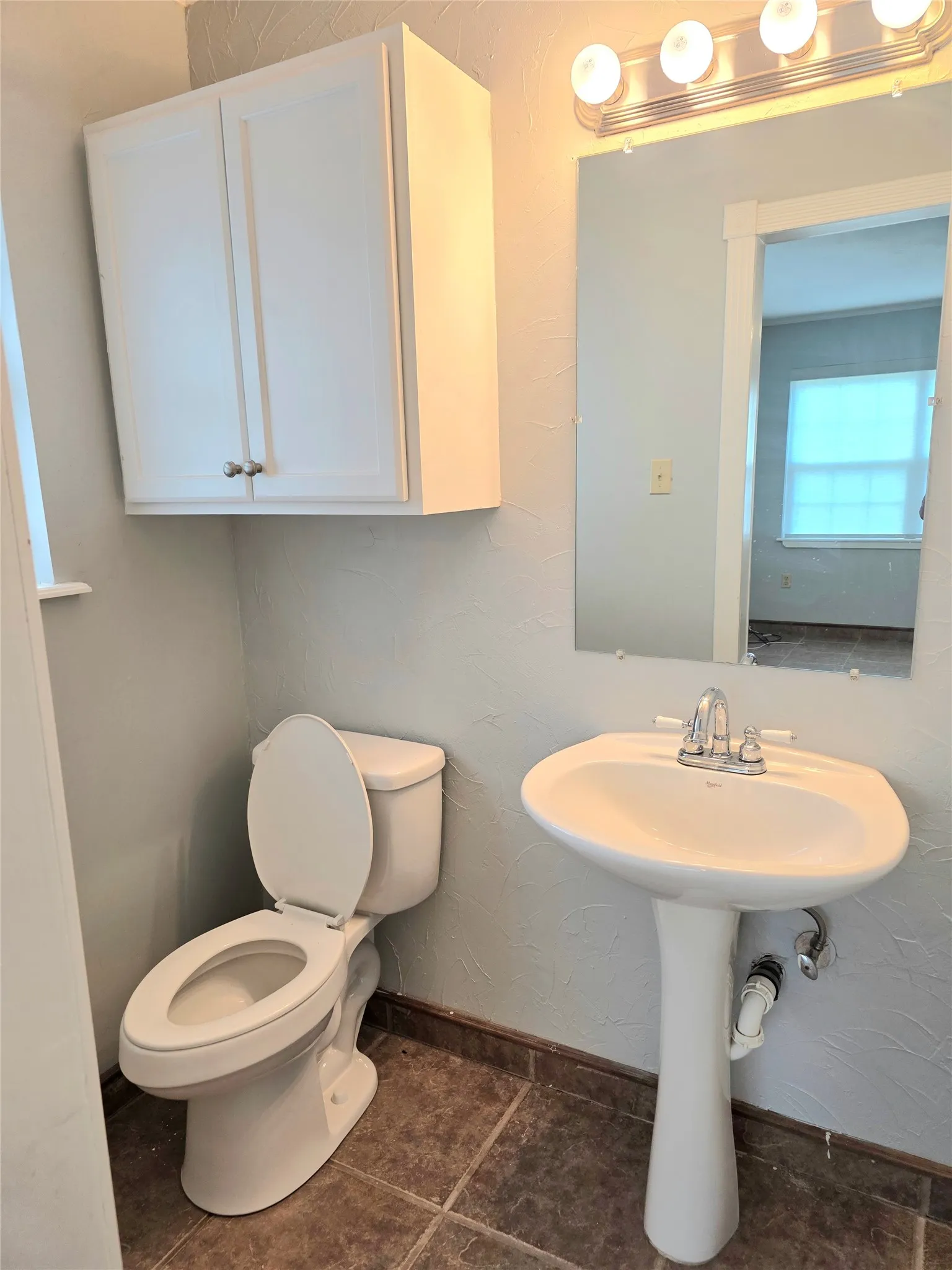 Single Family Residence For Sale in Henderson County , 131 Ocean Drive, Gun Barrel City, Texas 75156, 2 Bedroom, 3 Bathroom, 1 Garage spaces, 1,356 Sqft, built in 1970, Price $289,000, mls#21361836, Real Estate Agent in Gun Barrel City, Homes For Sale in Henderson county, Homes For Sale in Gun Barrel City, Realtor in Gun Barrel City Texas, Real Estate Brokerage Independent Realty Texas, Luminita Cordes Realtor